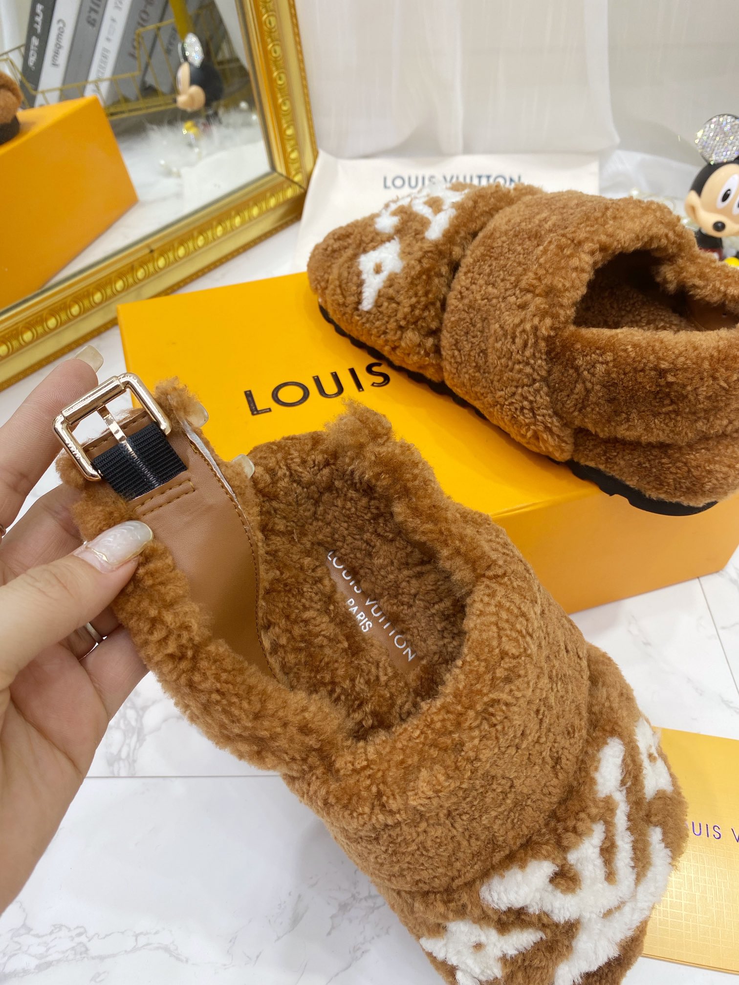 Louis Vuitton Women's Paseo Flat Comfort Sandal Brown For Women LV - Soul Replicas