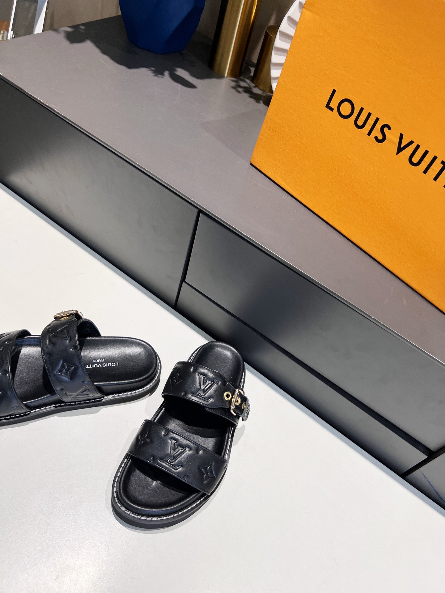 Louis Vuitton Women's Bom Dia Flat Mule Black For Women LV - Soul Replicas