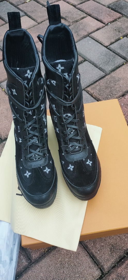 Louis Vuitton Metropolis Flat Ranger Monogram Denim Black For Women LV 1A9RPZ - Soul Replicas