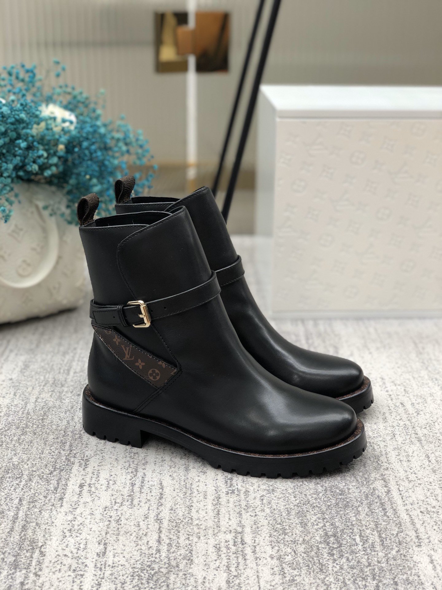 Louis Vuitton Discovery Flat Ankle Boot Black For Women LV - Soul Replicas