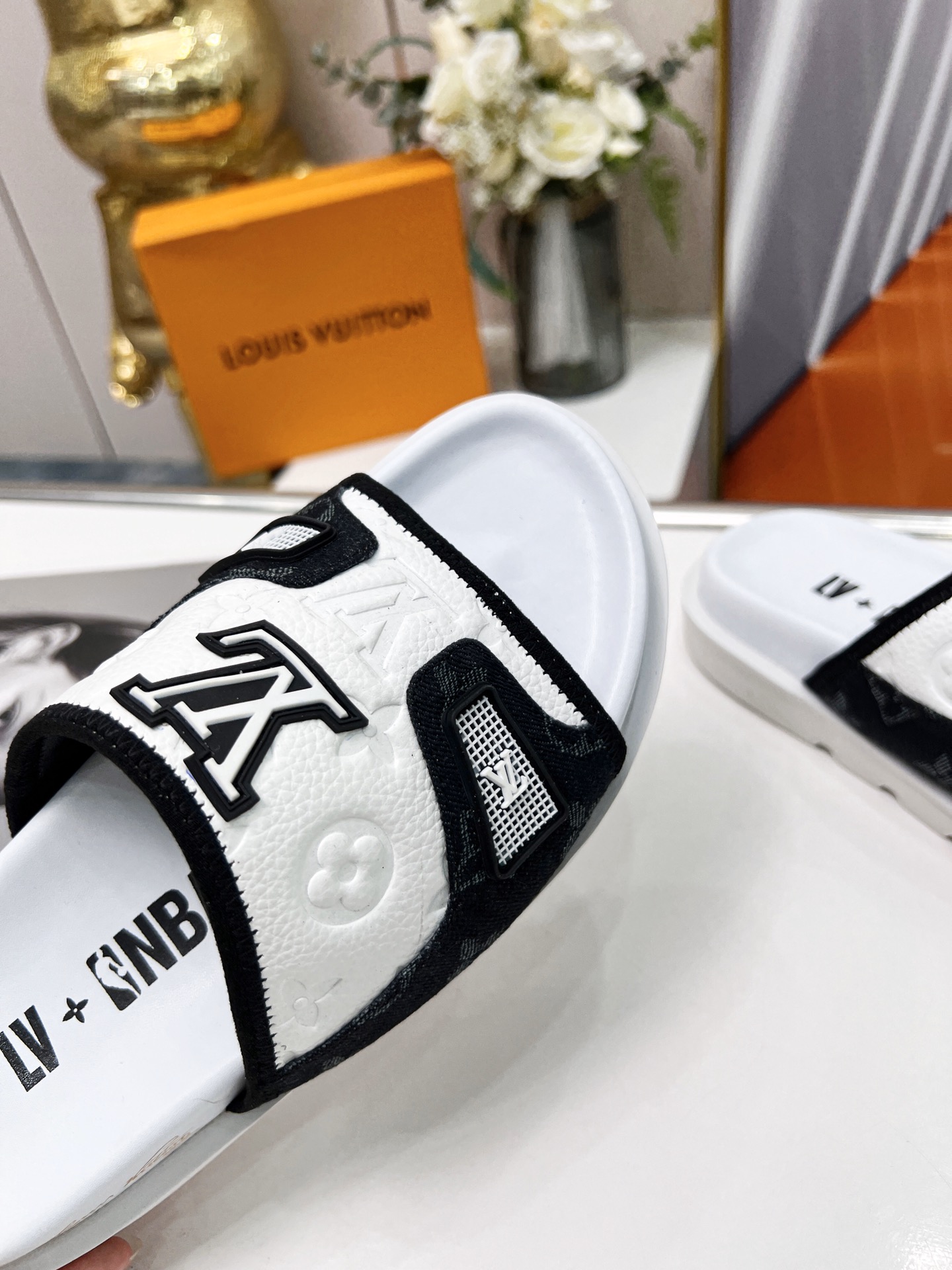 Louis Vuitton Women's Pool Pillow Comfort Mule Black For Women LV - Soul Replicas