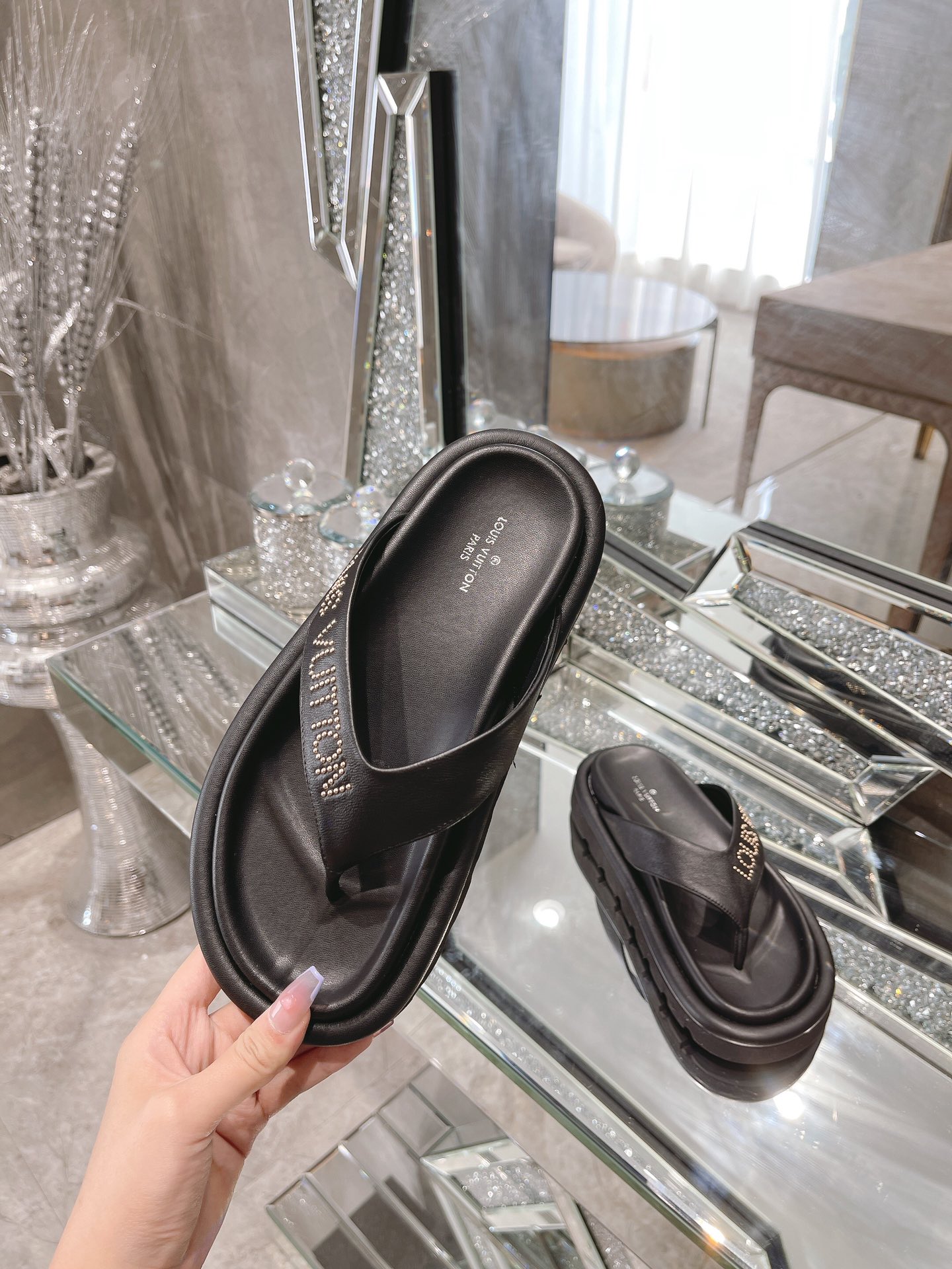 Louis Vuitton Women's The Pool Pillow Flat Comfort Thong Black For Women LV 1AABF9 - Soul Replicas