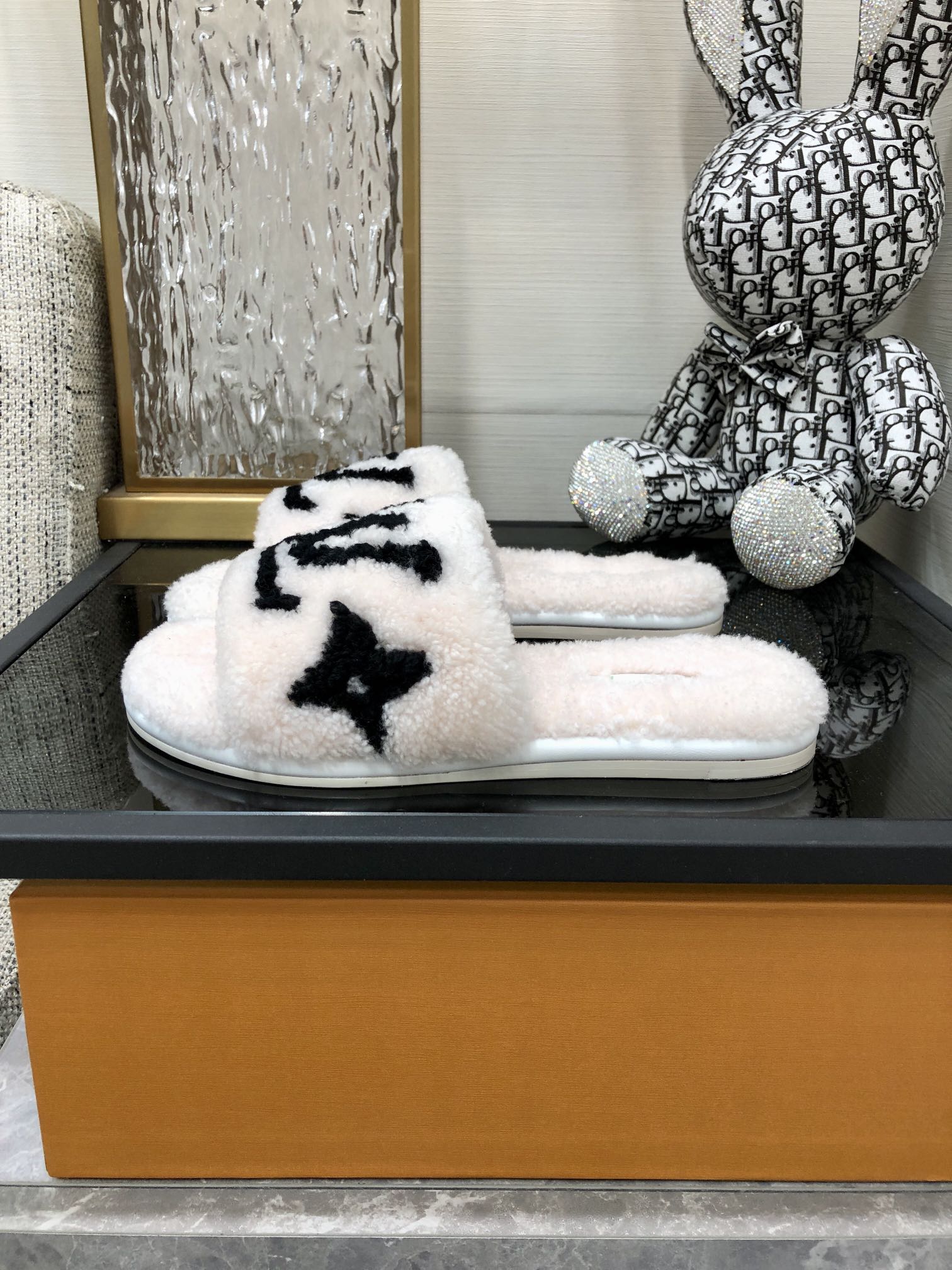 Louis Vuitton Women's Magnetic Flat Mule White For Women LV - Soul Replicas