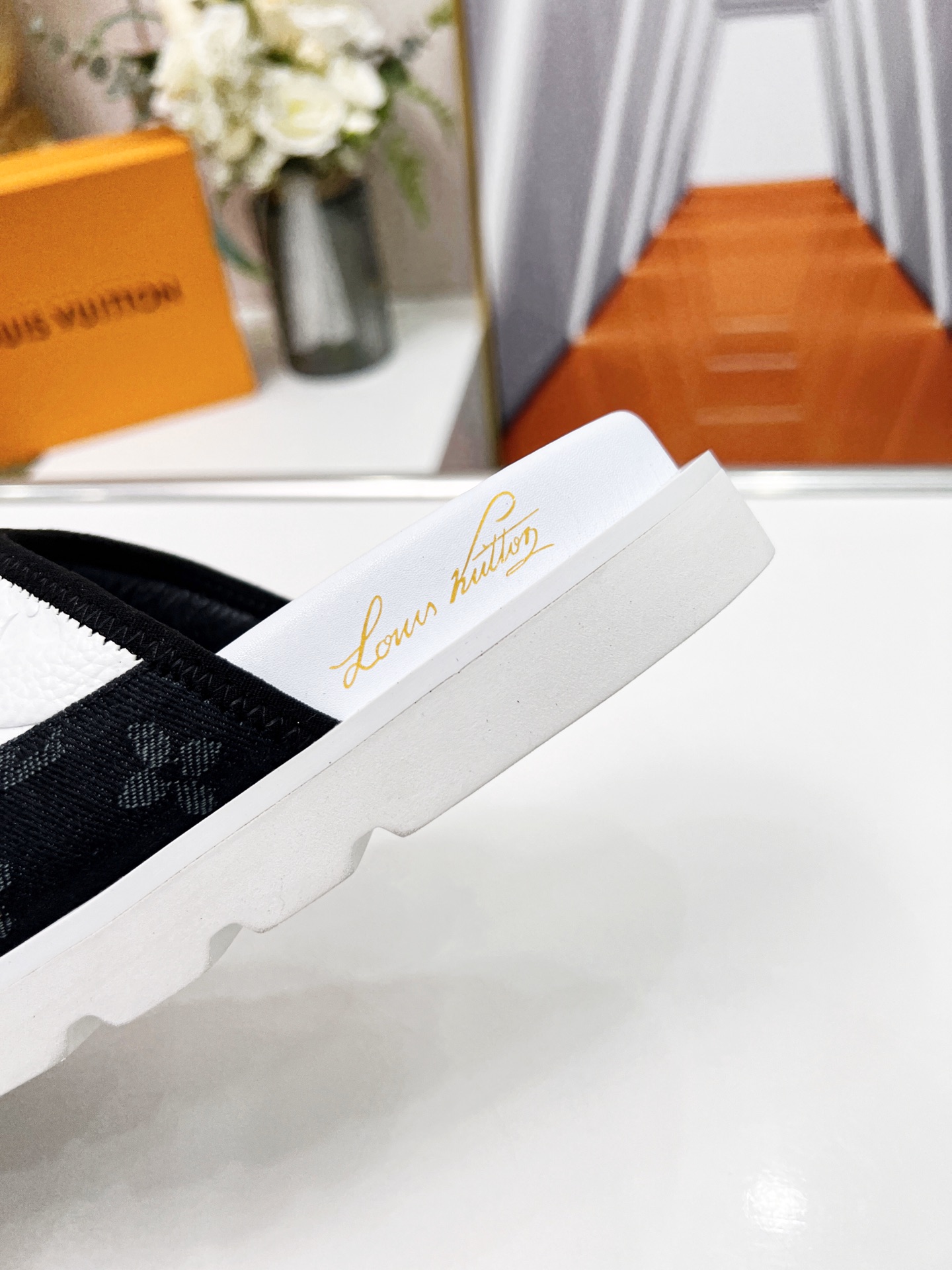 Louis Vuitton Women's Pool Pillow Comfort Mule Black For Women LV - Soul Replicas