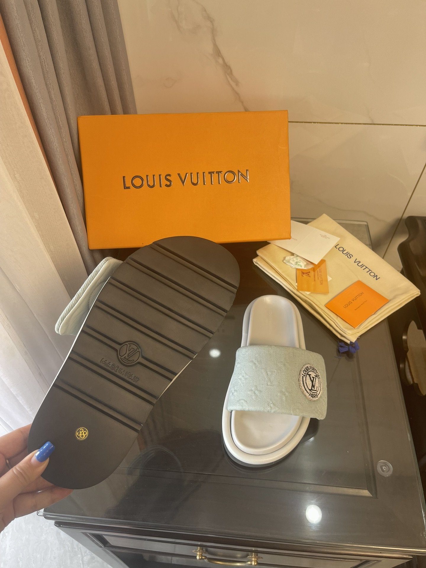 Louis Vuitton Women's Pool Pillow Comfort Mule White For Women LV - Soul Replicas