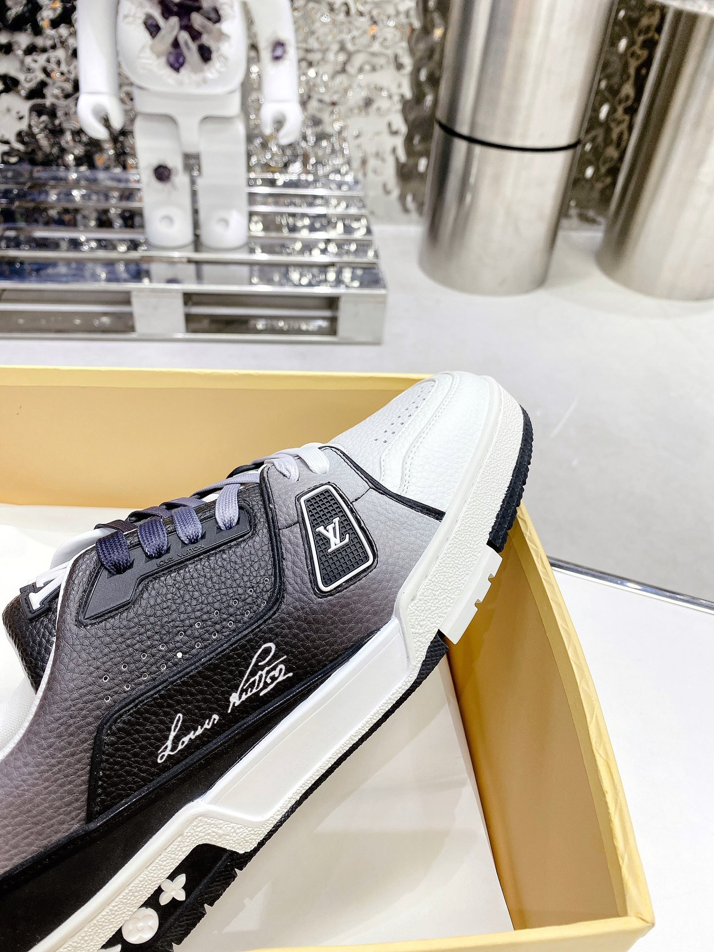 Louis Vuitton Women's LV Trainers Black For Women LV - Soul Replicas