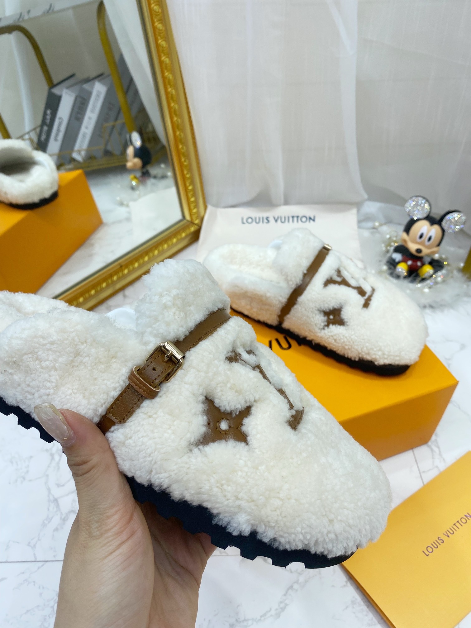 Louis Vuitton Women's Winterbreak Flat Comfort Mule White For Women LV - Soul Replicas