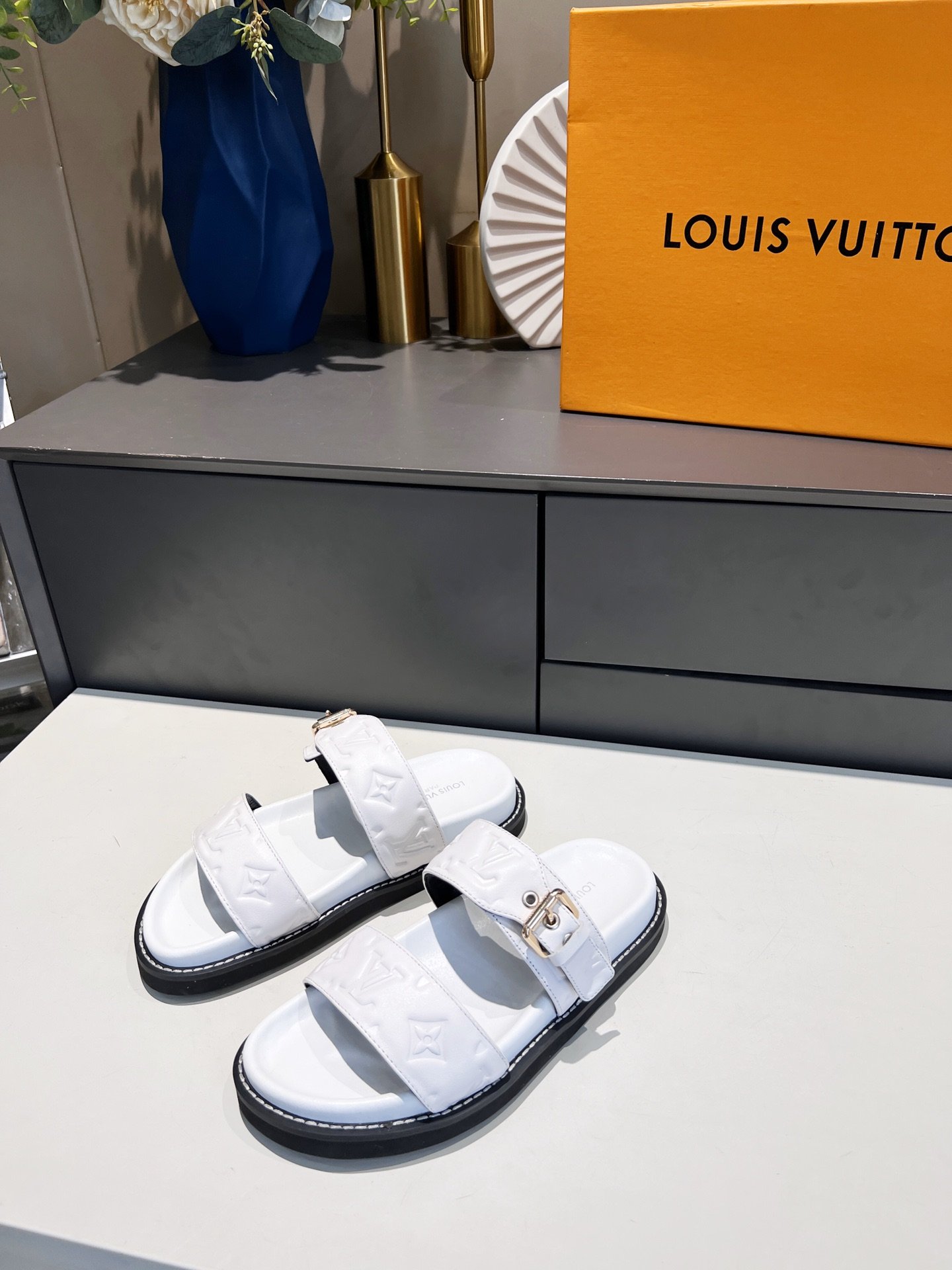 Louis Vuitton Women's Bom Dia Flat Mule White For Women LV - Soul Replicas