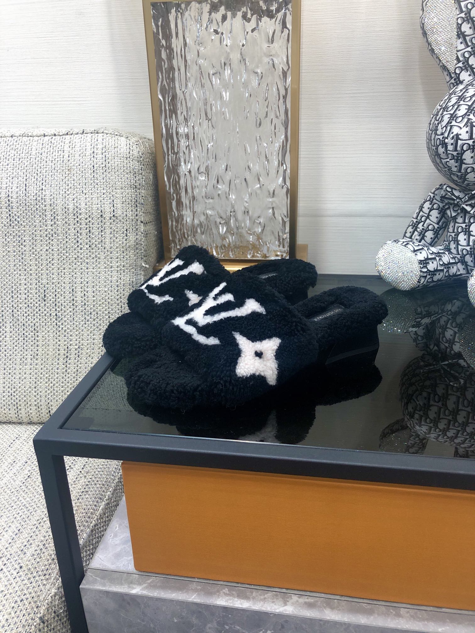 Louis Vuitton Women's Magnetic Flat Mule Black For Women LV - Soul Replicas