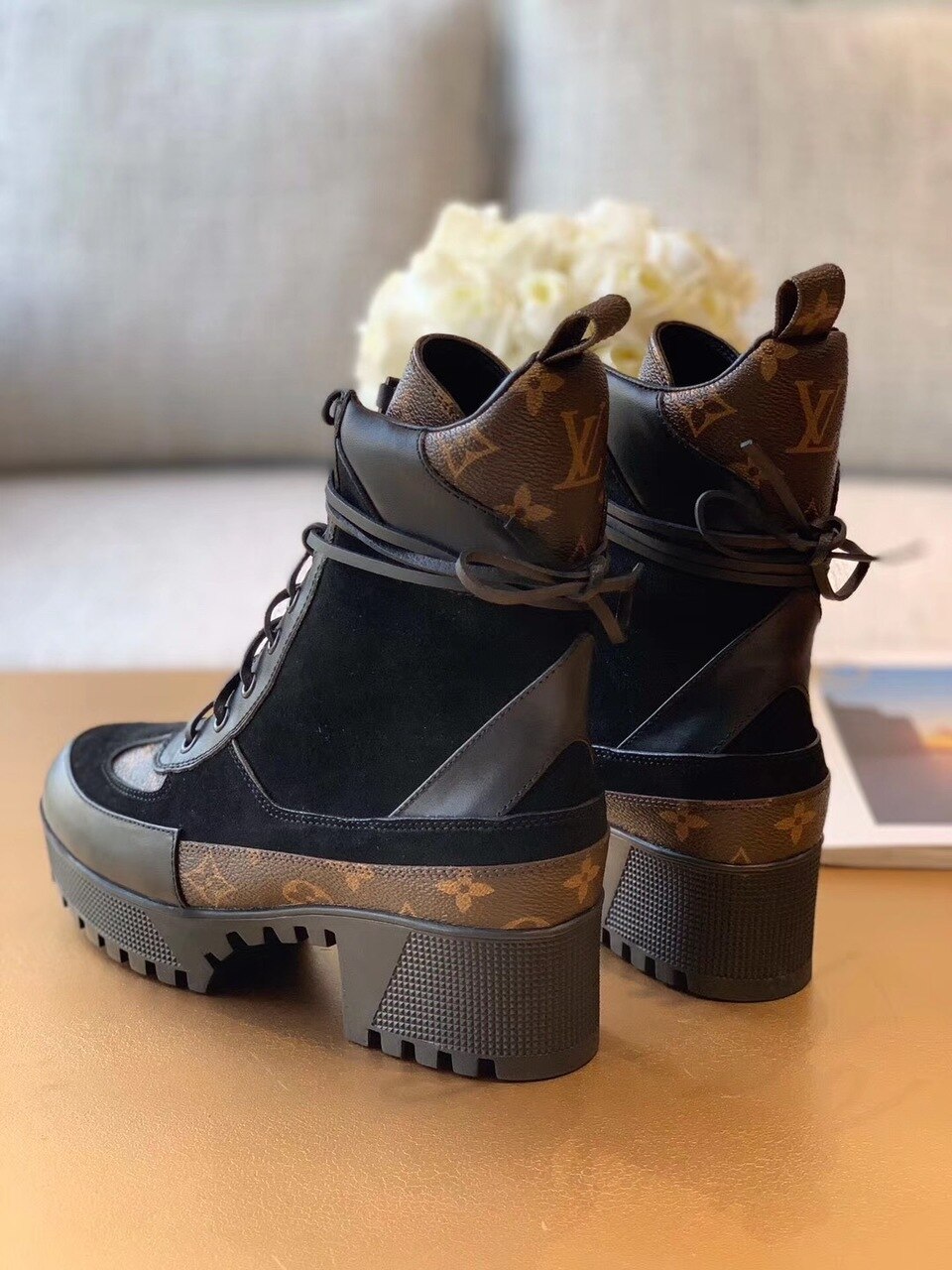 Louis Vuitton Laureate Desert Boots Calfskin Leather Fall/Winter Collection 1A4XXZ. Black/Brown - Soul Replicas