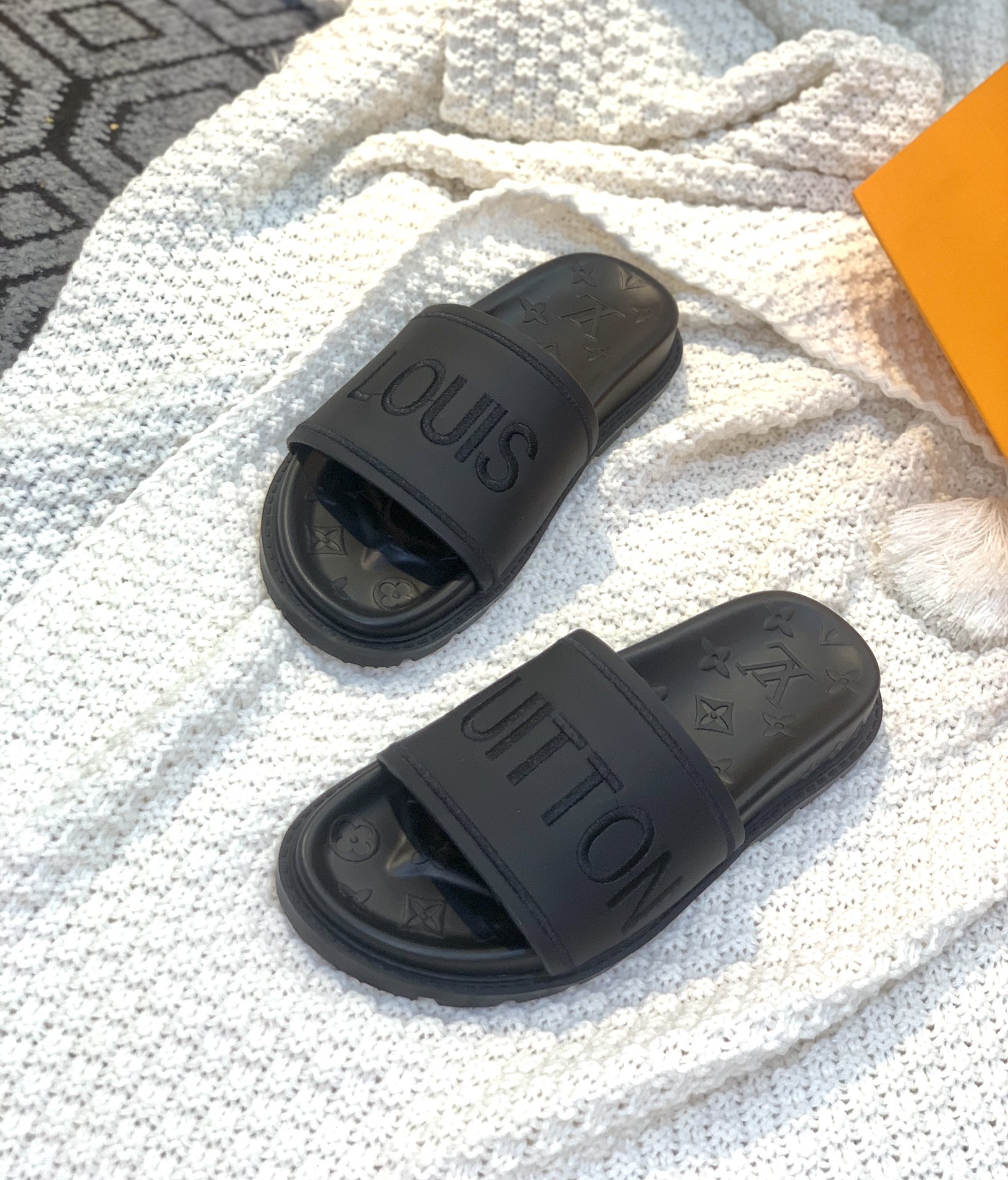 Louis Vuitton Women's Pool Pillow Flat Comfort Mule Black For Women LV - Soul Replicas