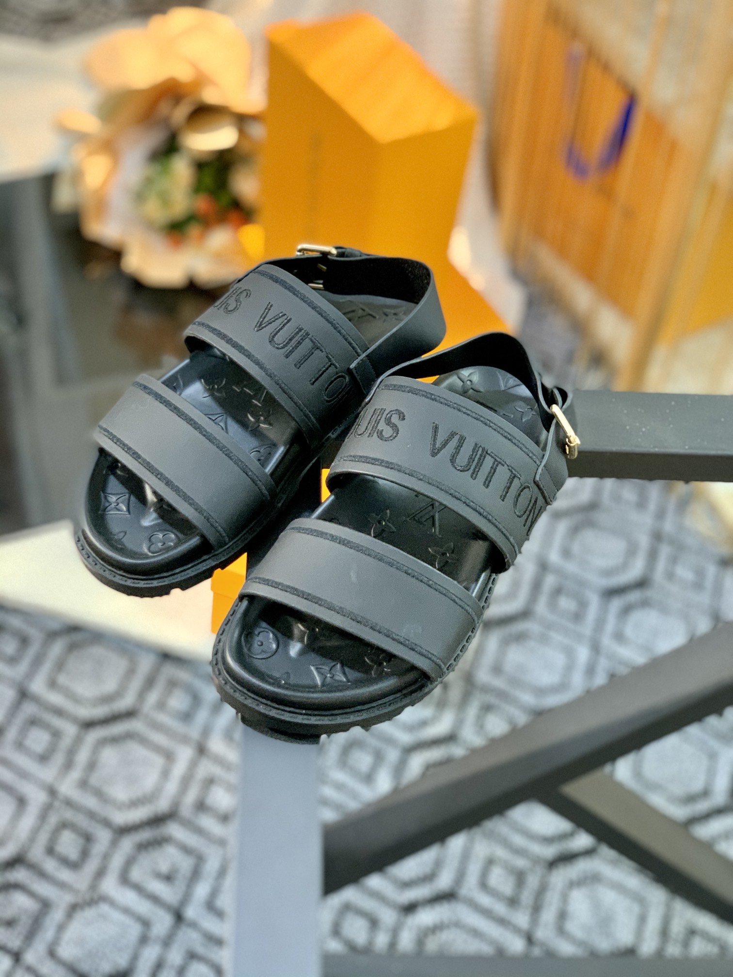 Louis Vuitton Women's Paseo flat Comfort Sandal Black For Women LV - Soul Replicas