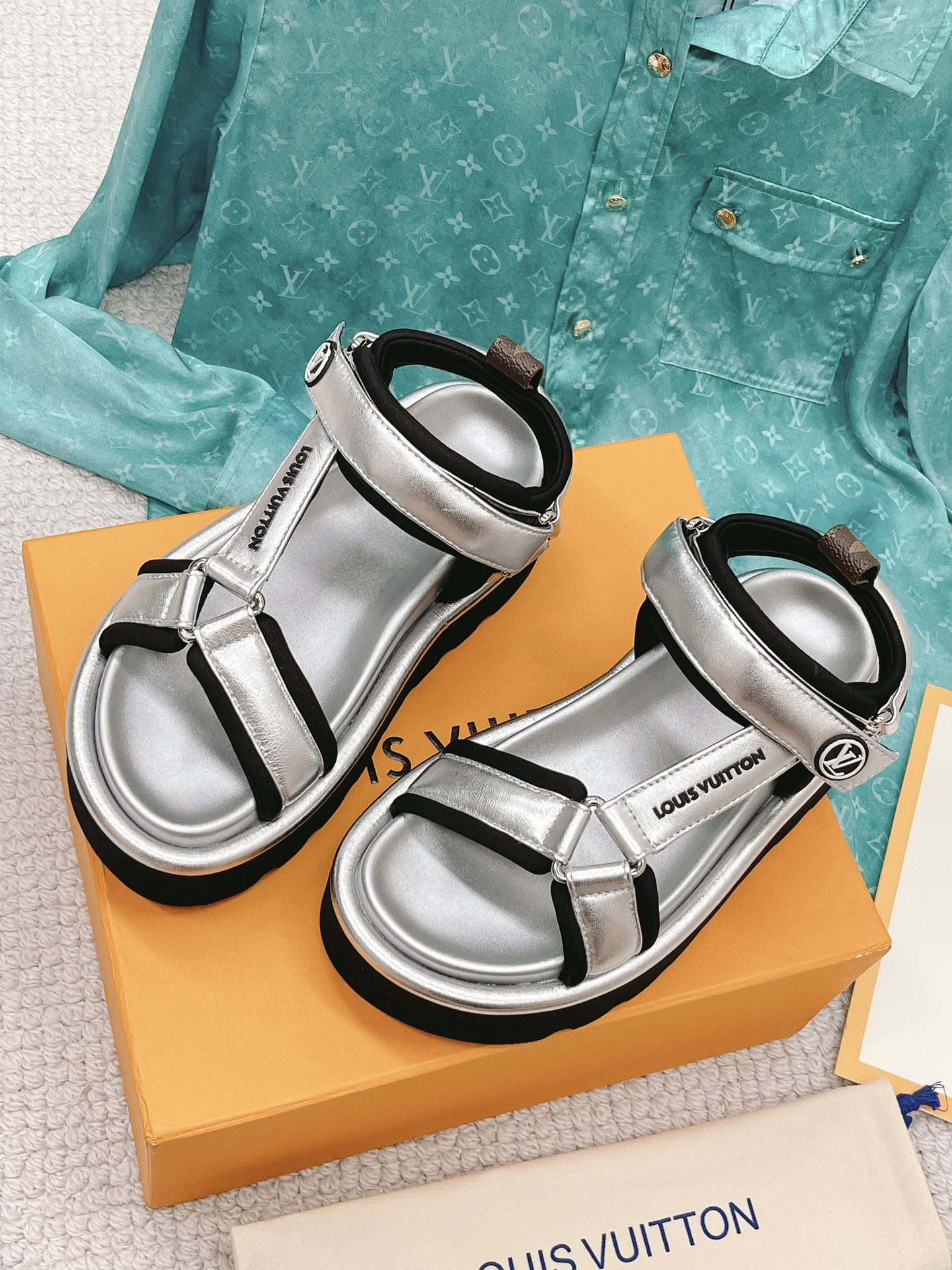 Louis Vuitton Women's Pool Pillow Flatform Comfort Sandal Sliver For Women LV 1AACHA - Soul Replicas