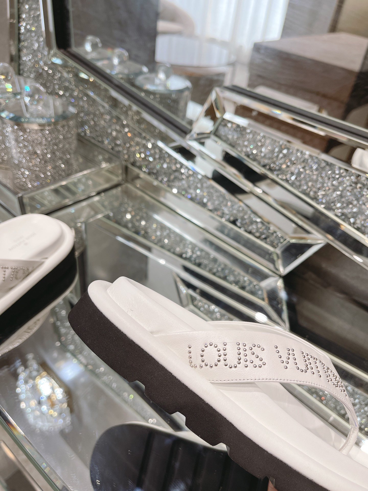 Louis Vuitton Women's The Pool Pillow Flat Comfort Thong White For Women LV 1AABFK - Soul Replicas