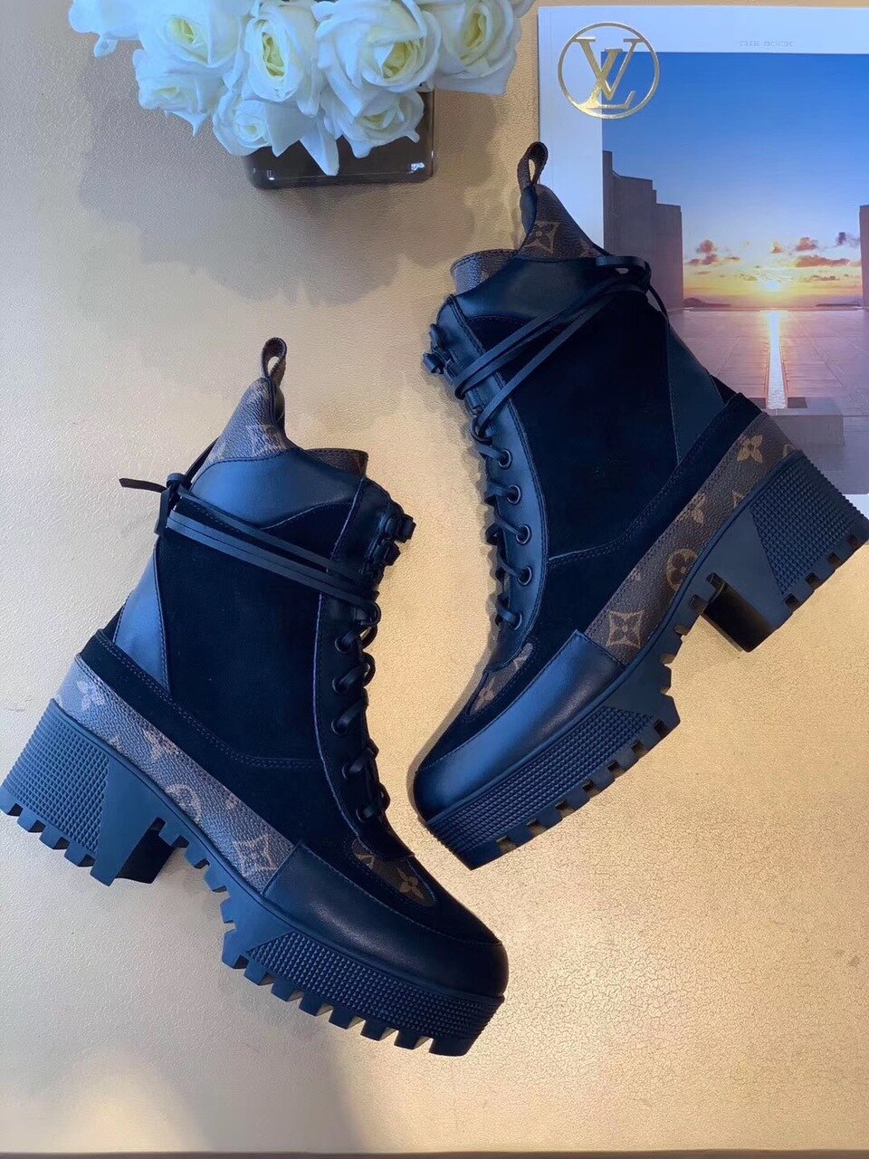 Louis Vuitton Laureate Desert Boots Calfskin Leather Fall/Winter Collection 1A4XXZ. Black/Brown - Soul Replicas