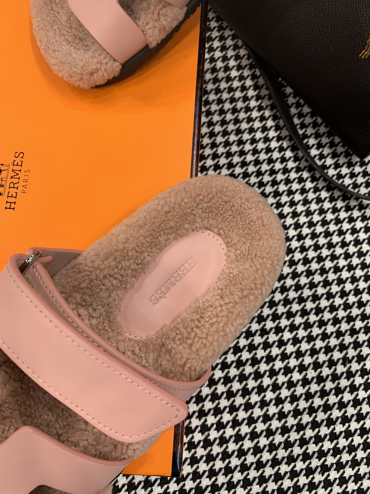 Hermes Chypre Sandal Pink For Women - Soul Replicas