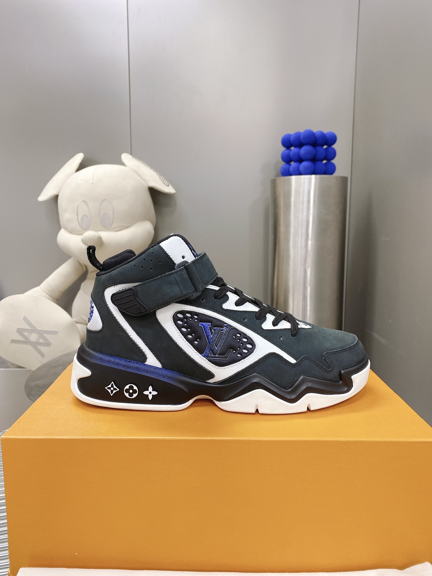 Louis Vuitton Women's Sneaker LV Trainer 2 Black For Women LV - Soul Replicas