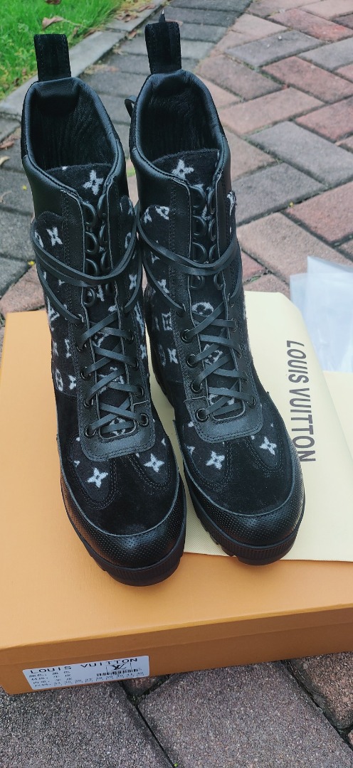 Louis Vuitton Metropolis Flat Ranger Monogram Denim Black For Women LV 1A9RPZ - Soul Replicas