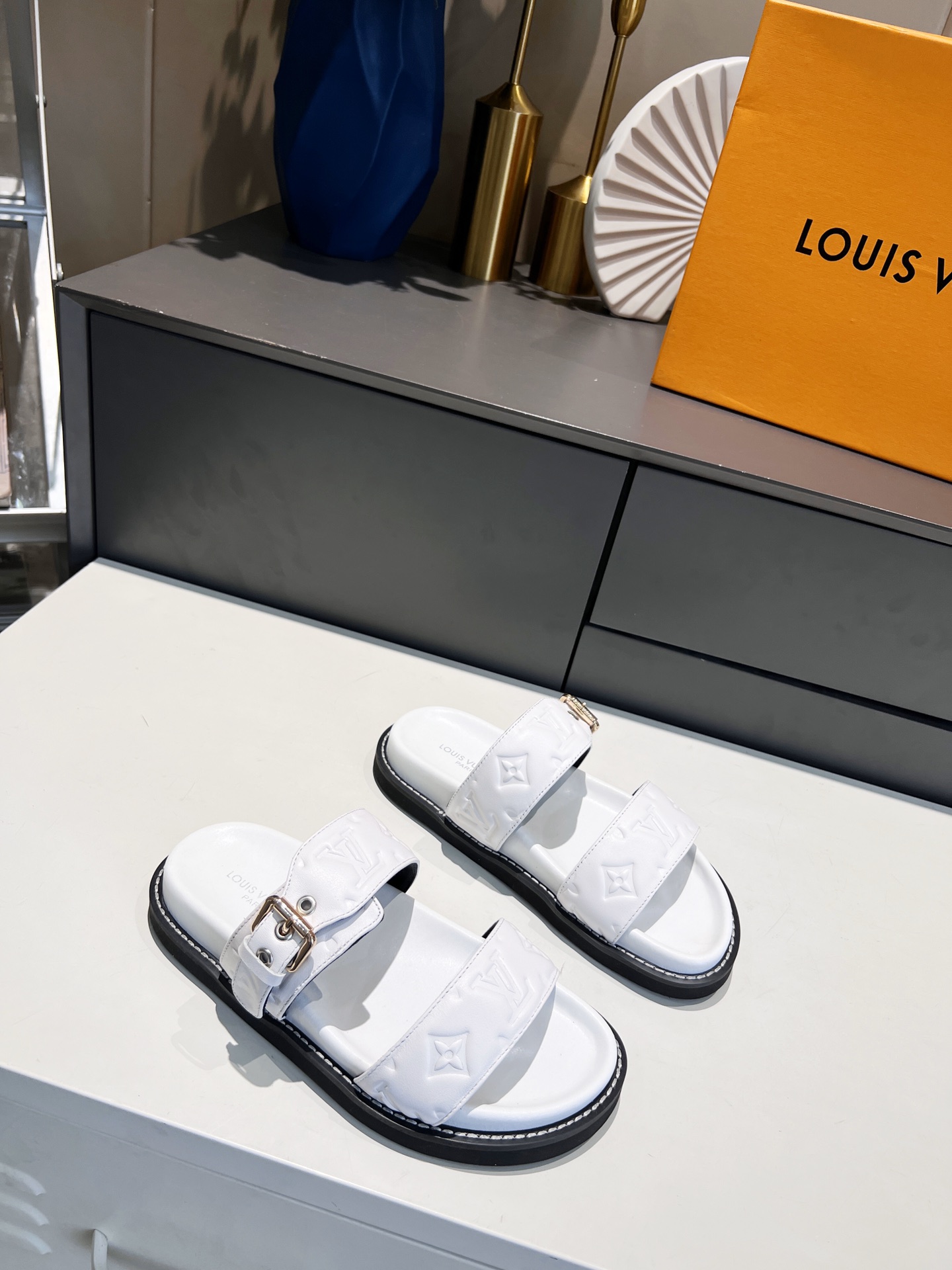 Louis Vuitton Women's Bom Dia Flat Mule White For Women LV - Soul Replicas