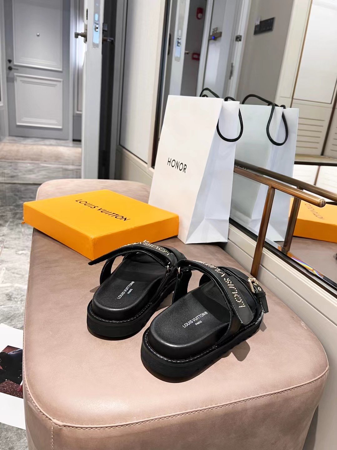 Louis Vuitton Women's Bom Dia Flat Mule Black For Women LV - Soul Replicas