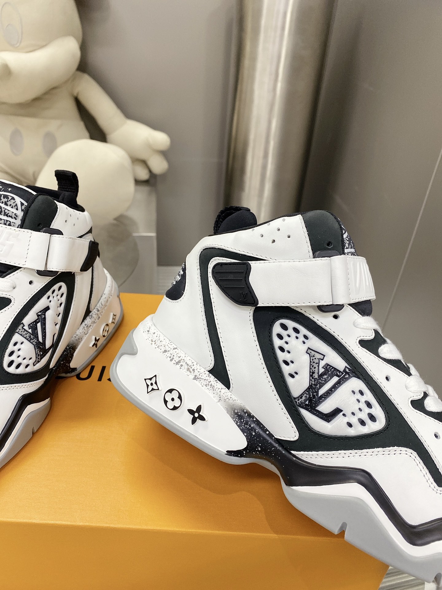 Louis Vuitton Women's Sneaker LV Trainer 2 White For Women LV - Soul Replicas