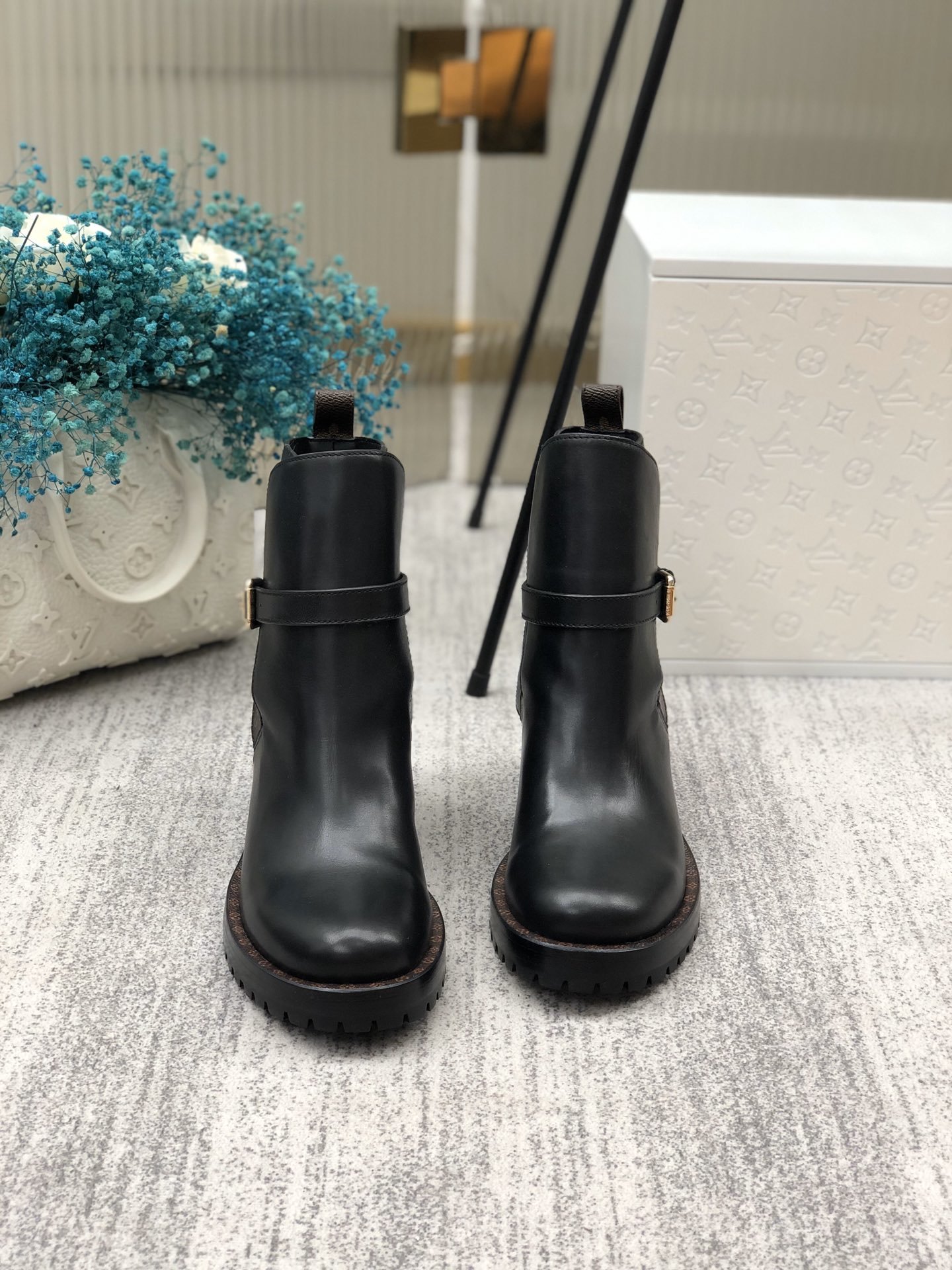 Louis Vuitton Discovery Flat Ankle Boot Black For Women LV - Soul Replicas