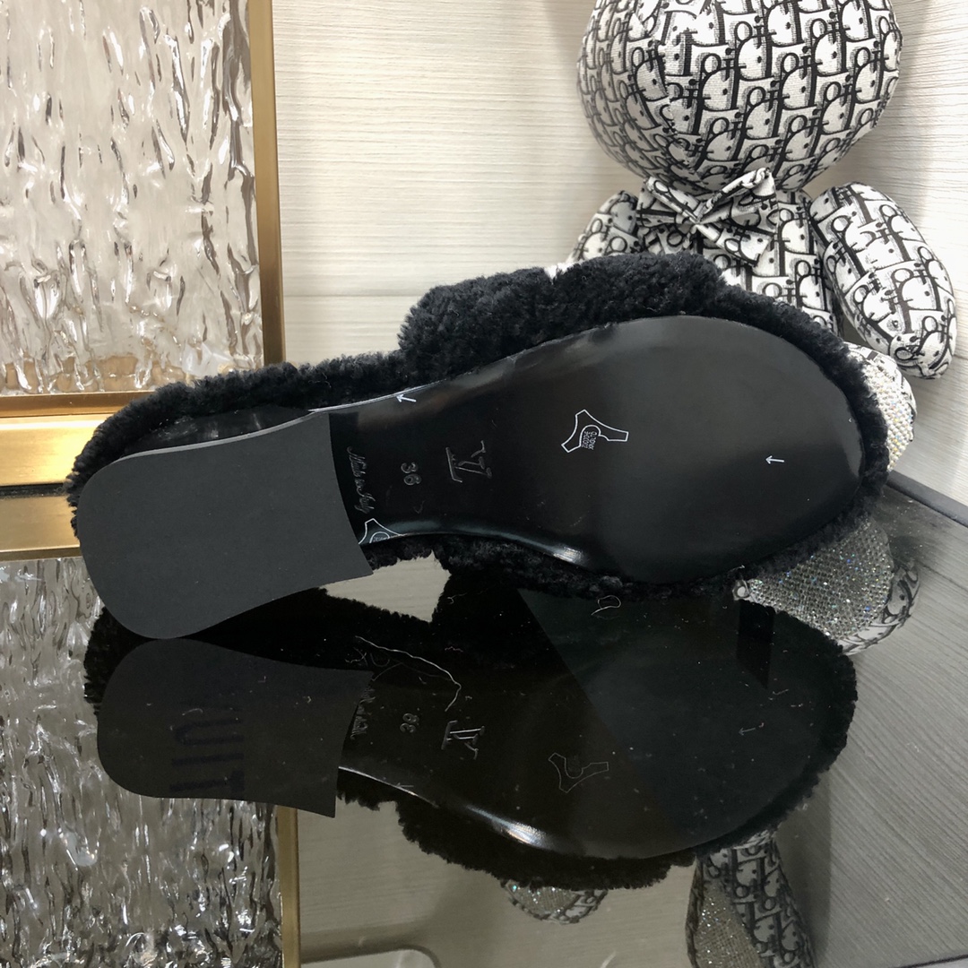 Louis Vuitton Women's Magnetic Mule Black For Women LV - Soul Replicas
