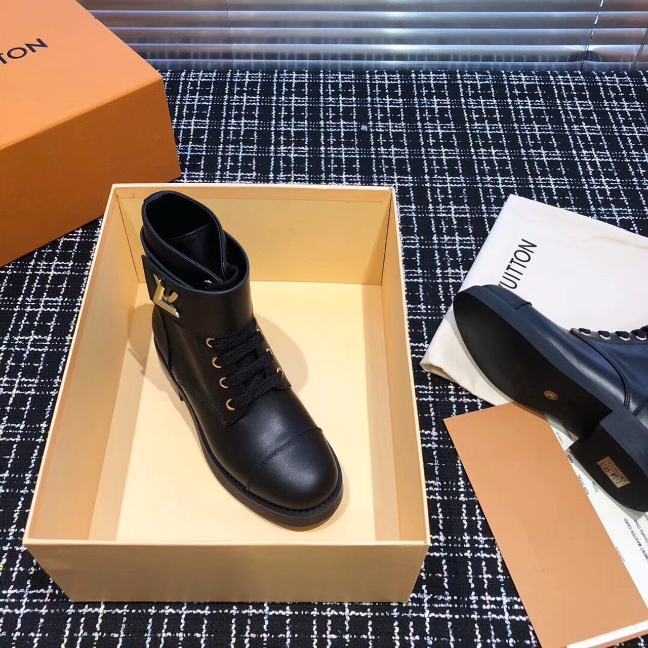 Louis Vuitton Wonderland Flat Ranger Calfskin Leather Fall/Winter Collection Black - Soul Replicas