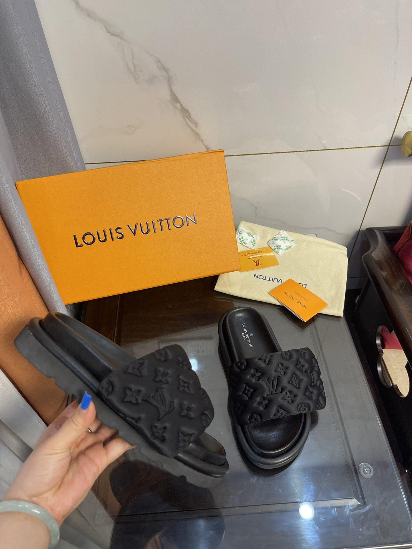 Louis Vuitton Women's Pool Pillow Comfort Mule Black For Women LV 1AA1EF - Soul Replicas