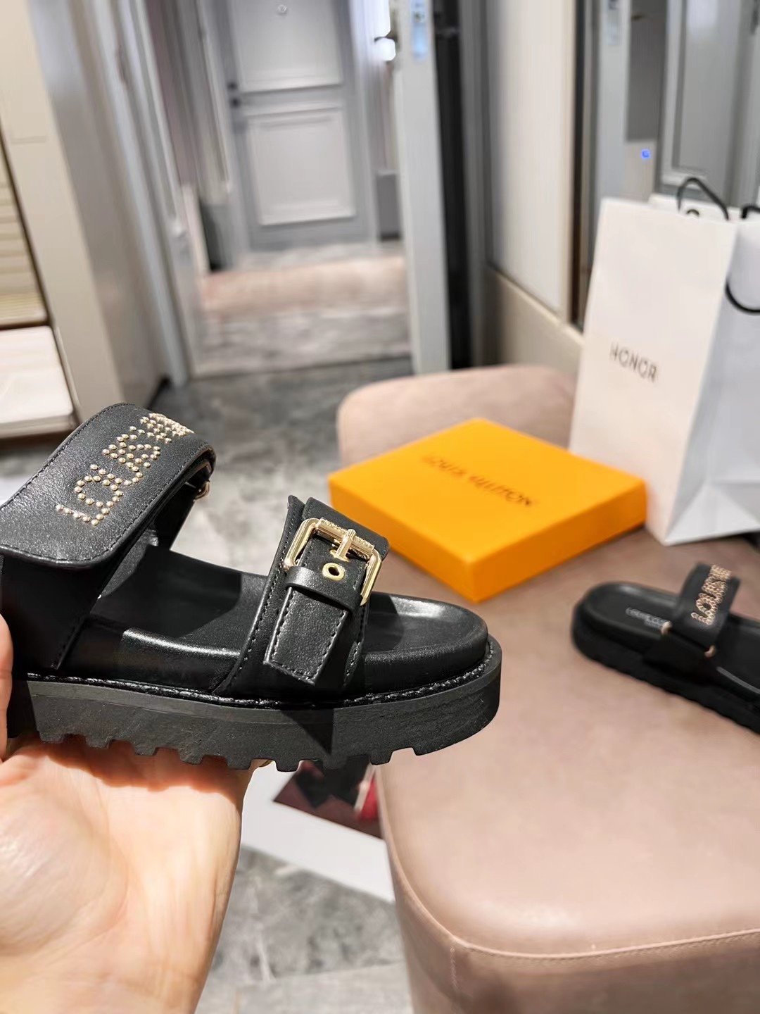 Louis Vuitton Women's Bom Dia Flat Mule Black For Women LV - Soul Replicas