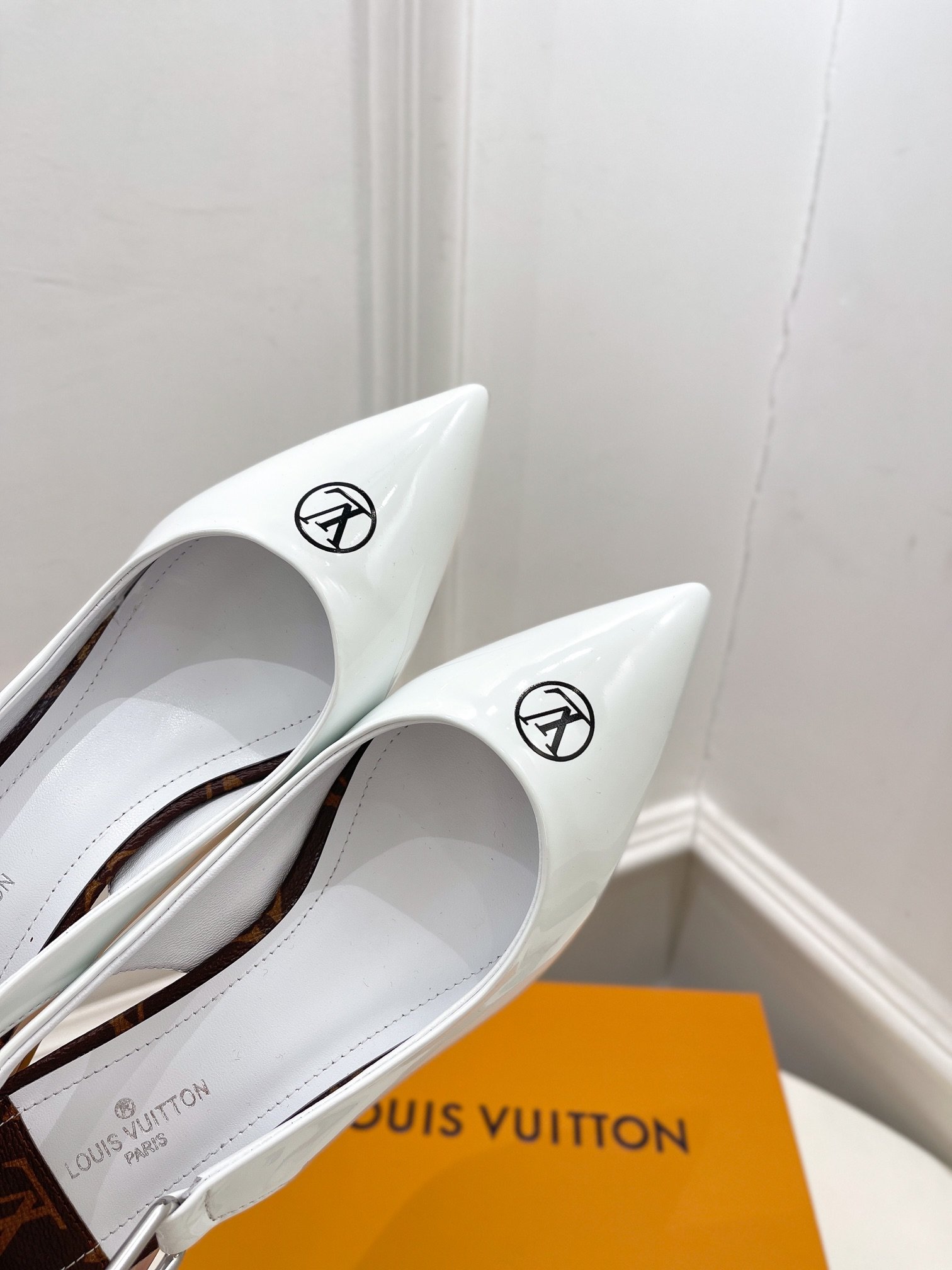 Louis Vuitton Magnetic Slingback Pump White For Women LV - Soul Replicas