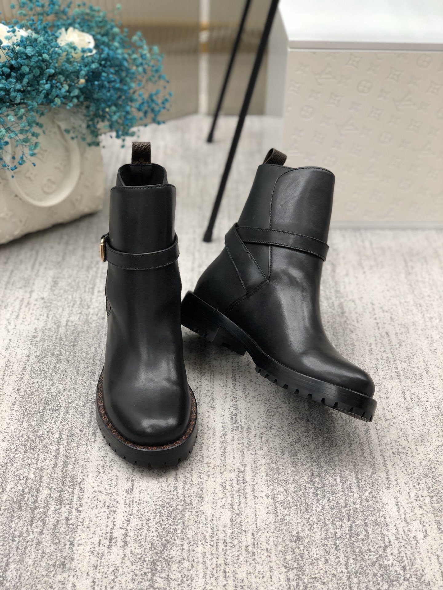 Louis Vuitton Discovery Flat Ankle Boot Black For Women LV - Soul Replicas