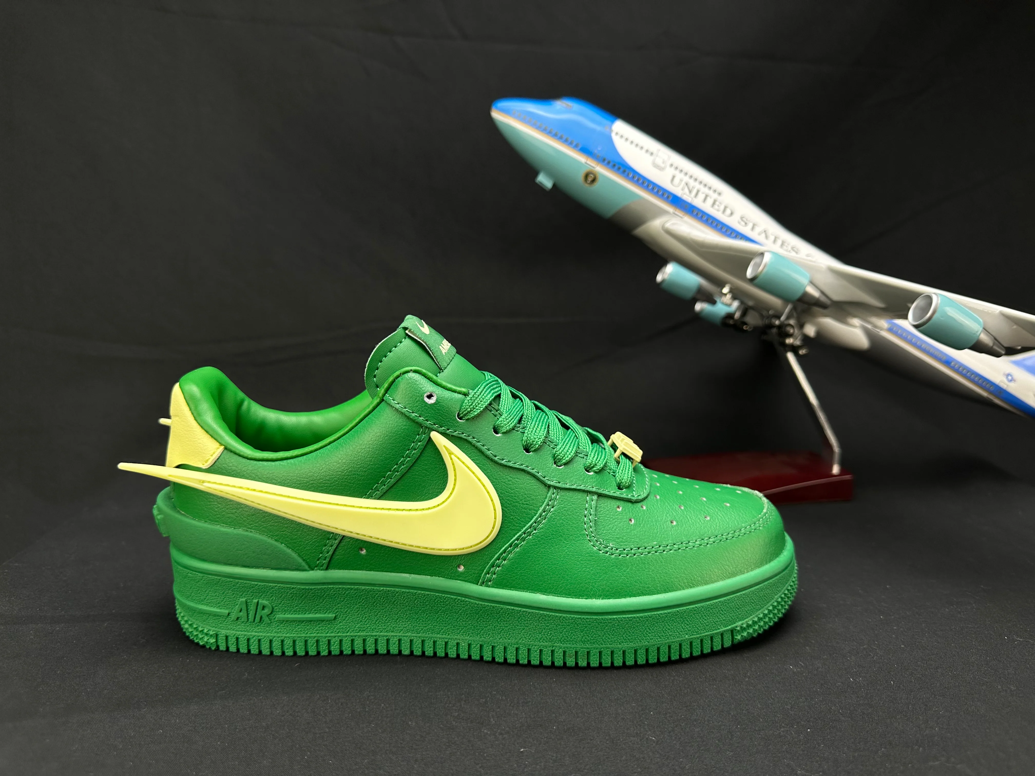 NIKE AIR FORCE 1 