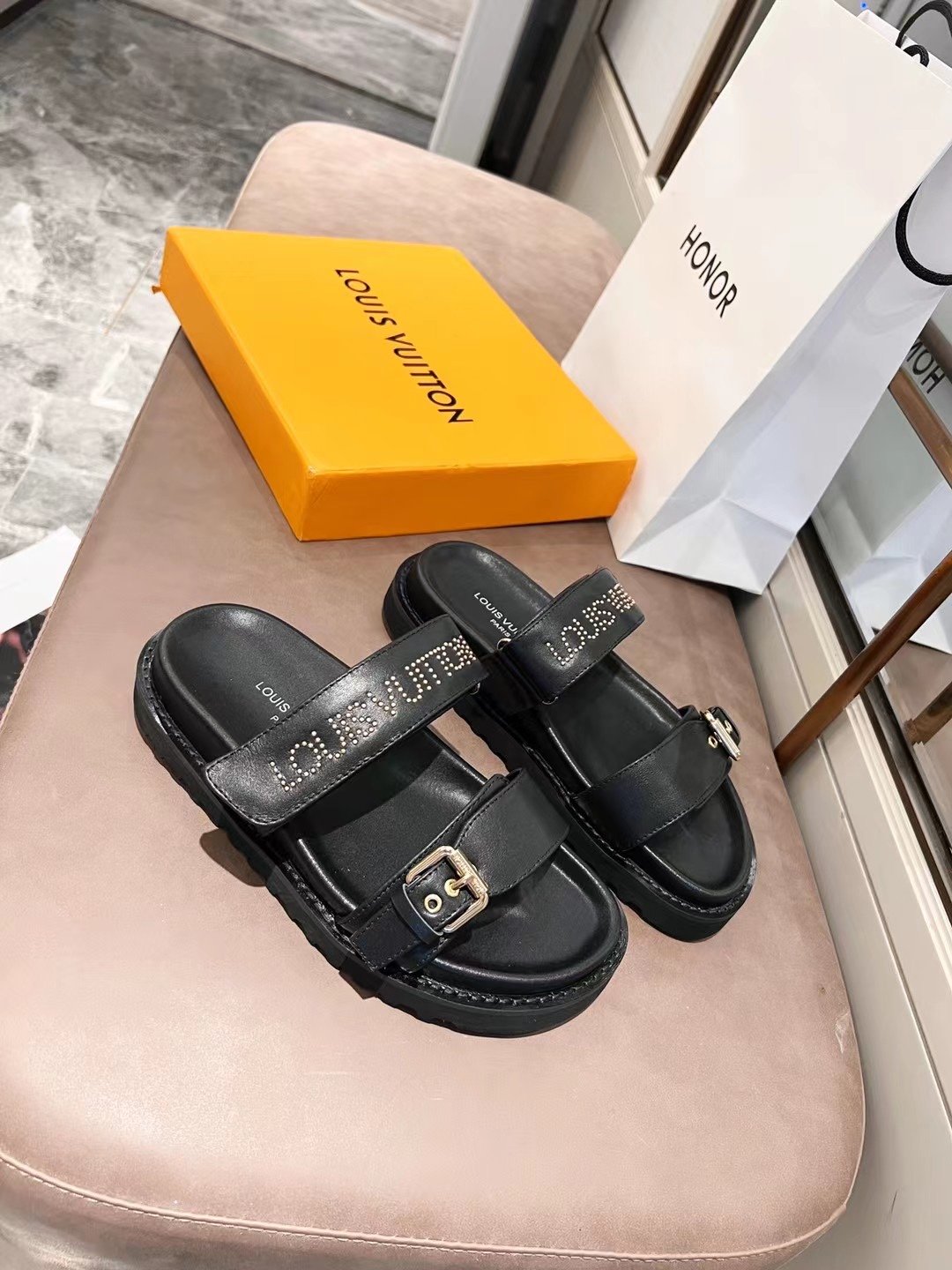 Louis Vuitton Women's Bom Dia Flat Mule Black For Women LV - Soul Replicas