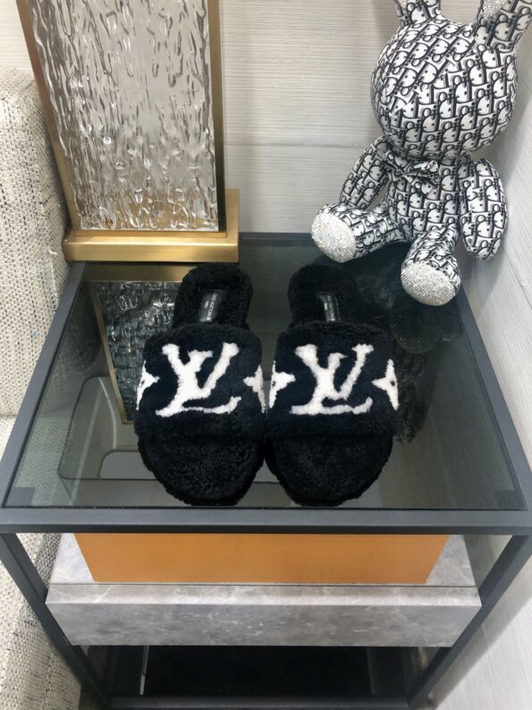 Louis Vuitton Women's Magnetic Mule Black For Women LV - Soul Replicas