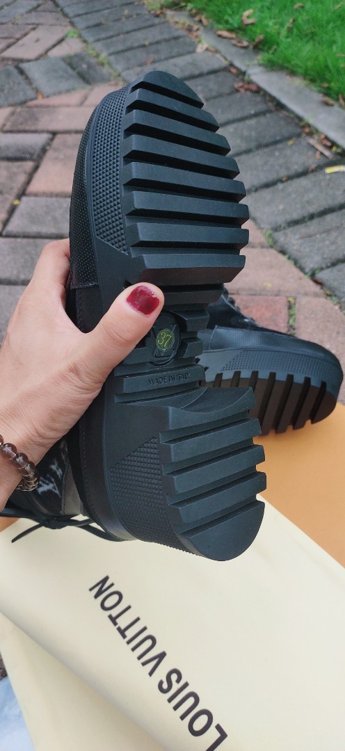 Louis Vuitton Metropolis Flat Ranger Monogram Denim Black For Women LV 1A9RPZ - Soul Replicas