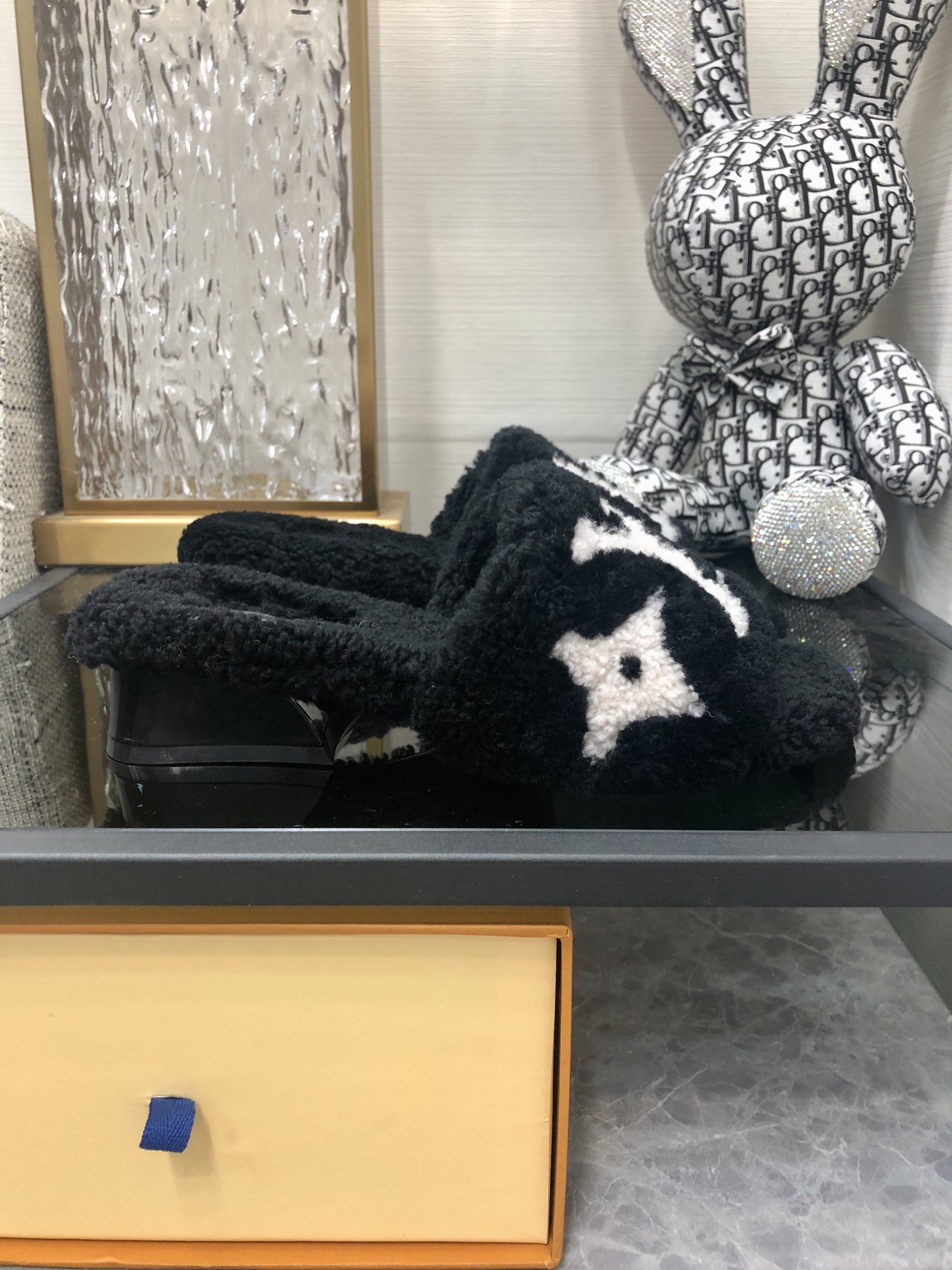 Louis Vuitton Women's Magnetic Mule Black For Women LV - Soul Replicas