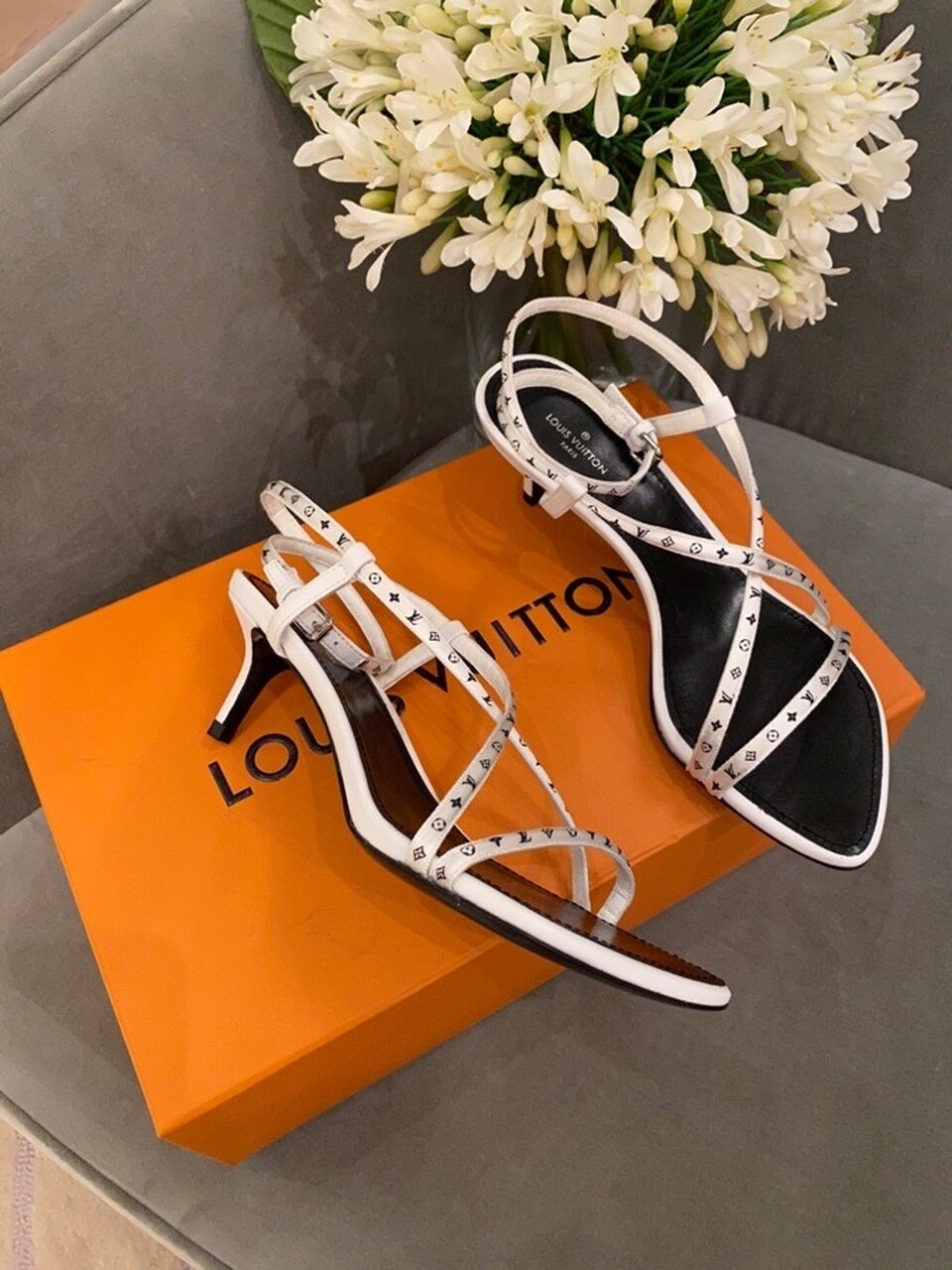 Louis Vuitton Citizen Sandals Calfskin Leather Spring/Summer Collection 1A7RYA White - Soul Replicas