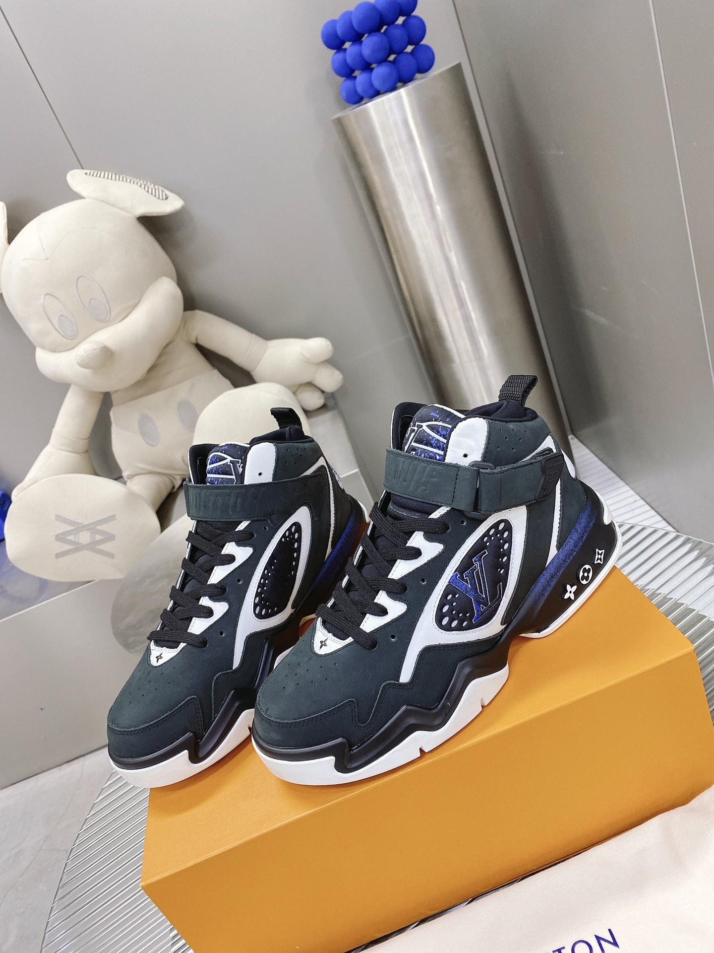 Louis Vuitton Women's Sneaker LV Trainer 2 Black For Women LV - Soul Replicas