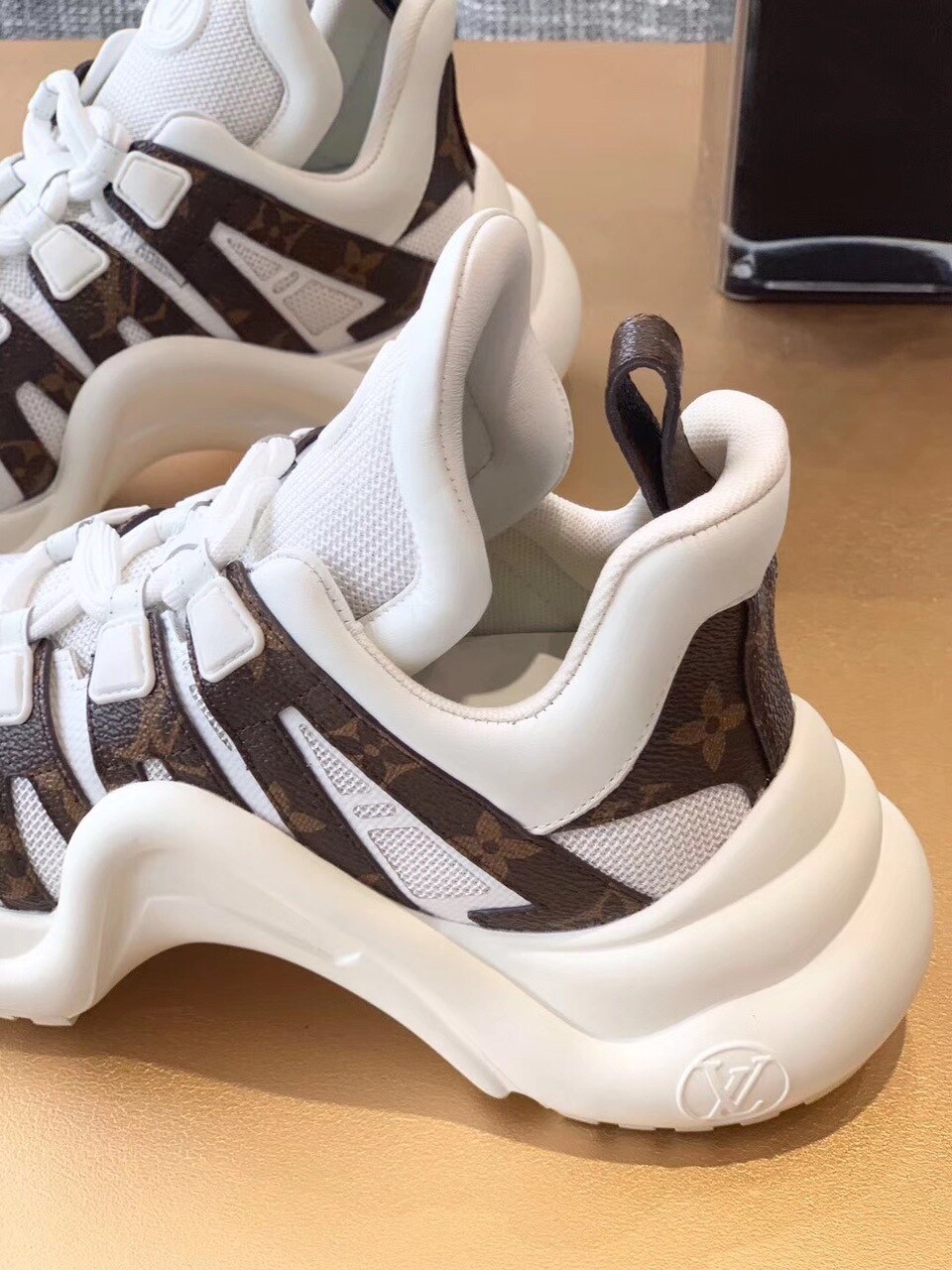 Louis Vuitton LV Archlight Sneaker Patent Monogram Material And Technical Fabrics White For Women LV 1A43L1 - Soul Replicas