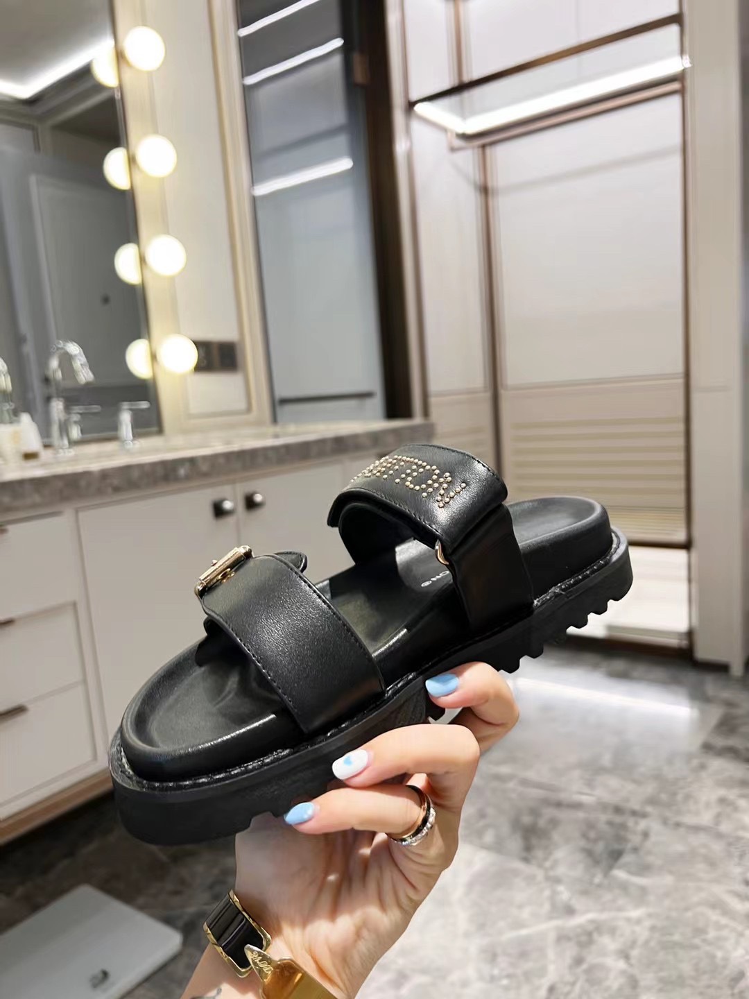 Louis Vuitton Women's Bom Dia Flat Mule Black For Women LV - Soul Replicas