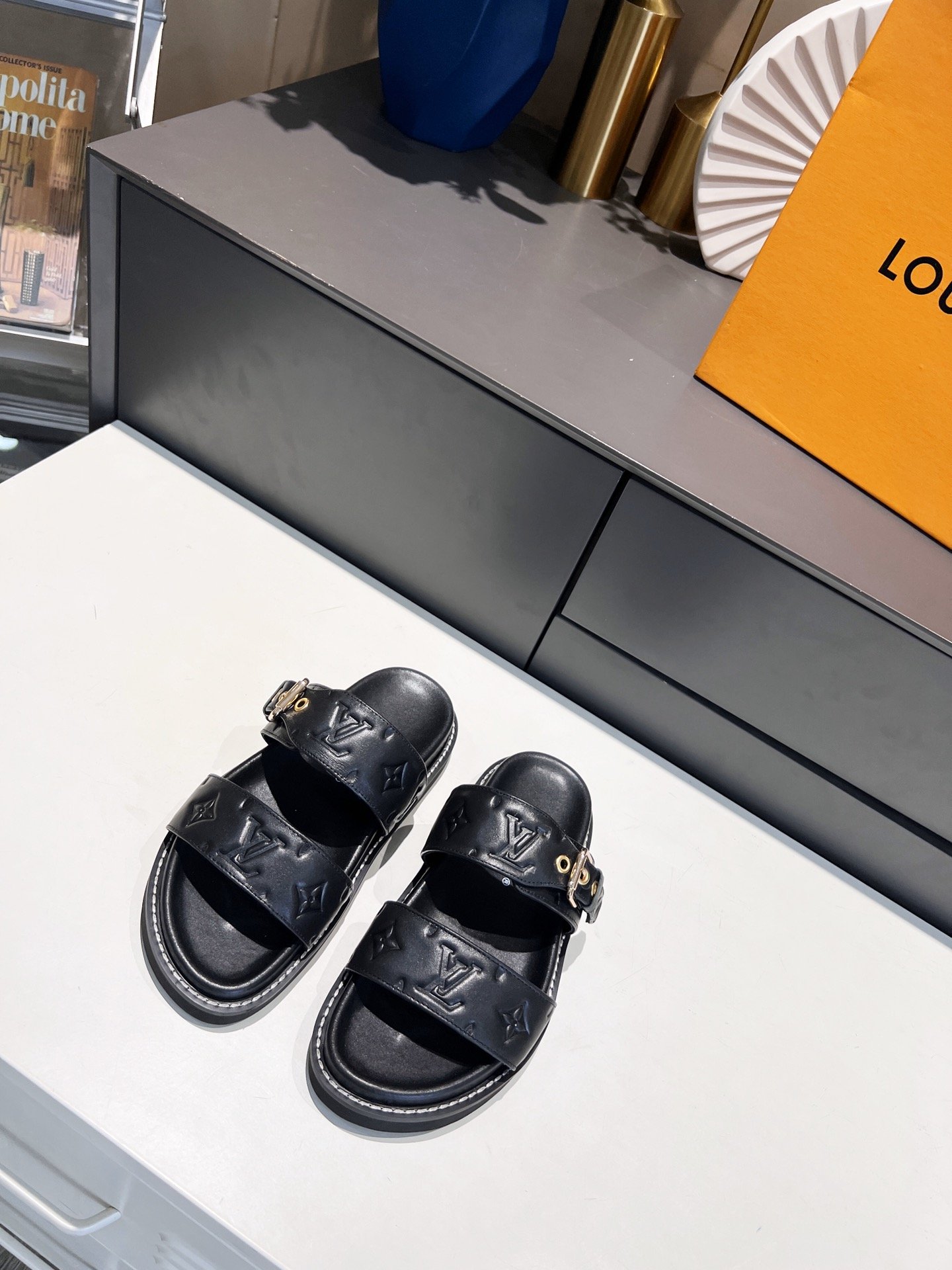 Louis Vuitton Women's Bom Dia Flat Mule Black For Women LV - Soul Replicas