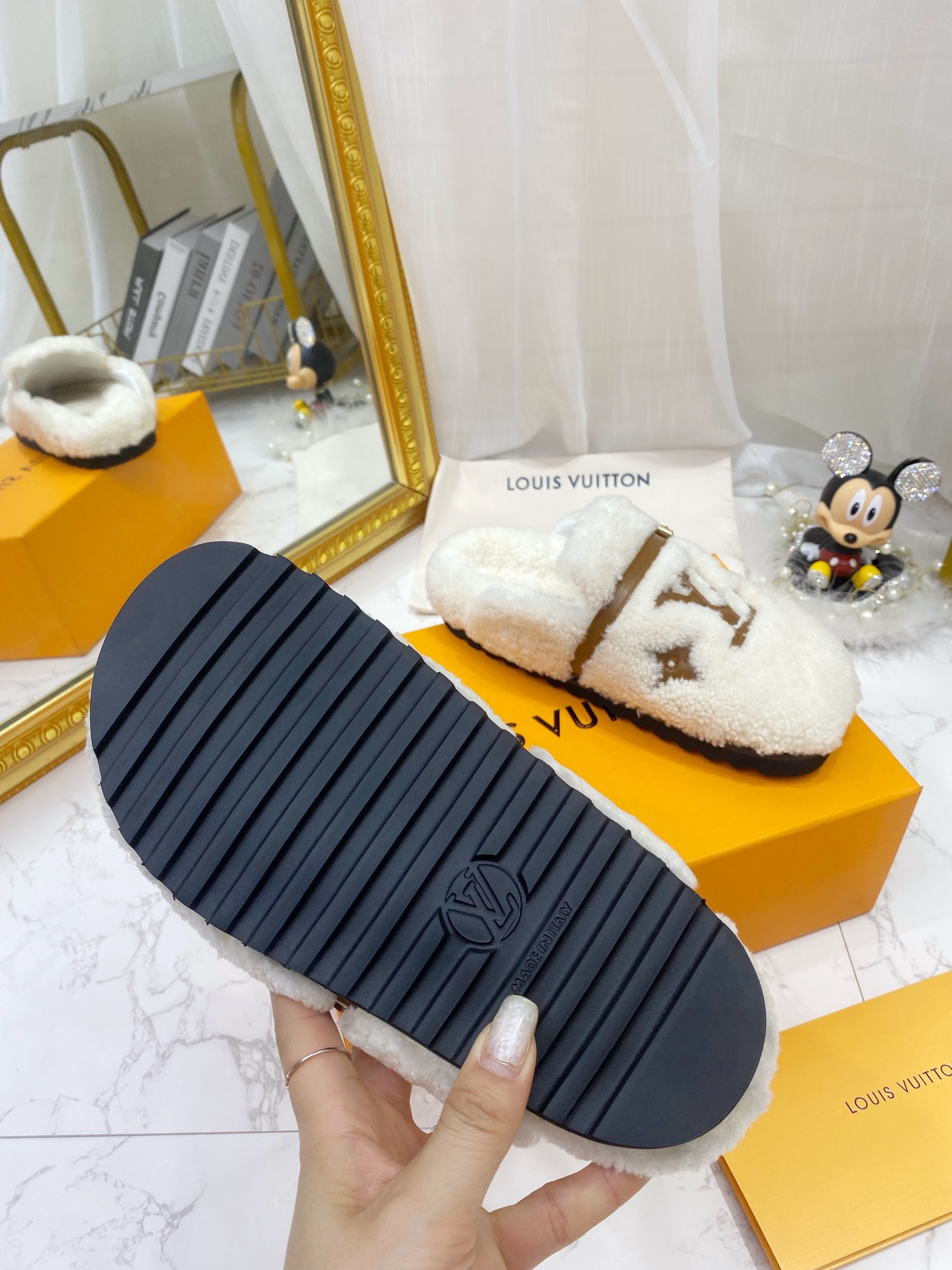 Louis Vuitton Women's Winterbreak Flat Comfort Mule White For Women LV - Soul Replicas