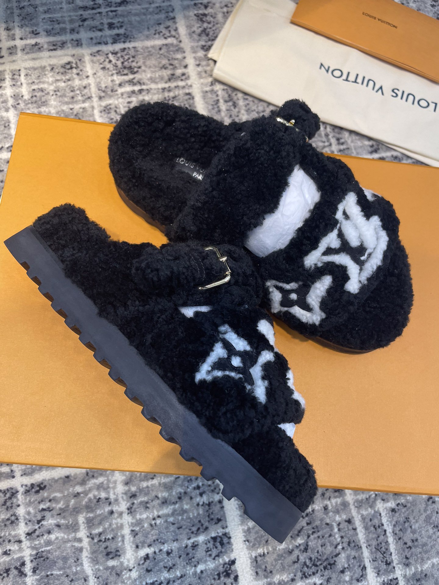 Louis Vuitton Women's Paseo Flat Comfort Mule Black For Women LV 1AACR8 - Soul Replicas