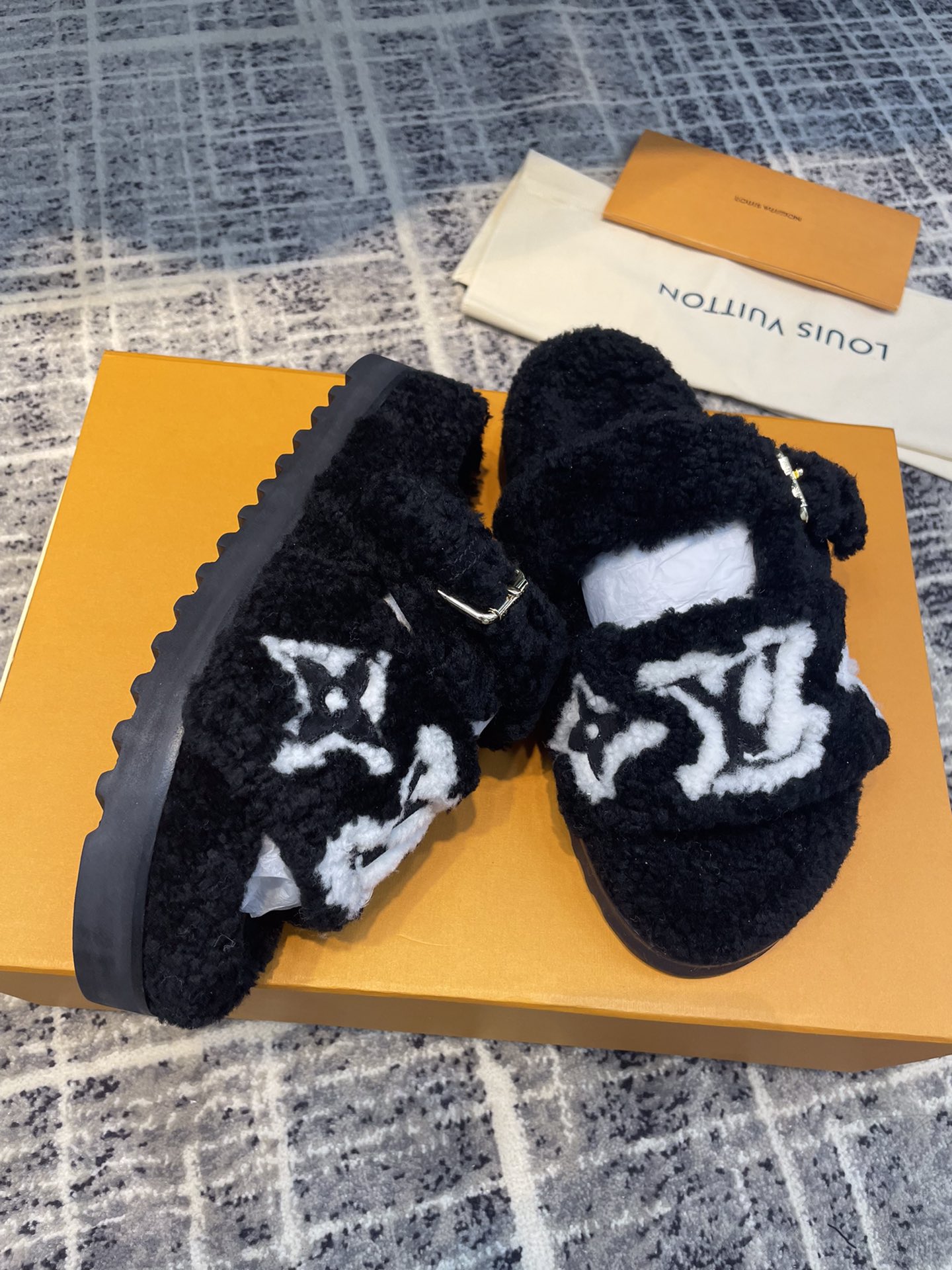 Louis Vuitton Women's Paseo Flat Comfort Mule Black For Women LV 1AACR8 - Soul Replicas