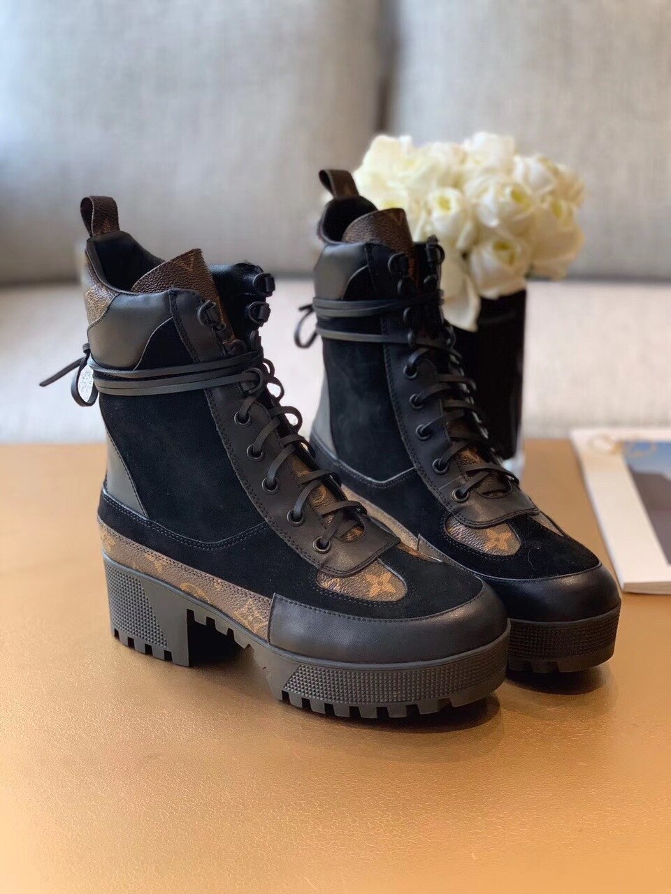 Louis Vuitton Laureate Desert Boots Calfskin Leather Fall/Winter Collection 1A4XXZ. Black/Brown - Soul Replicas