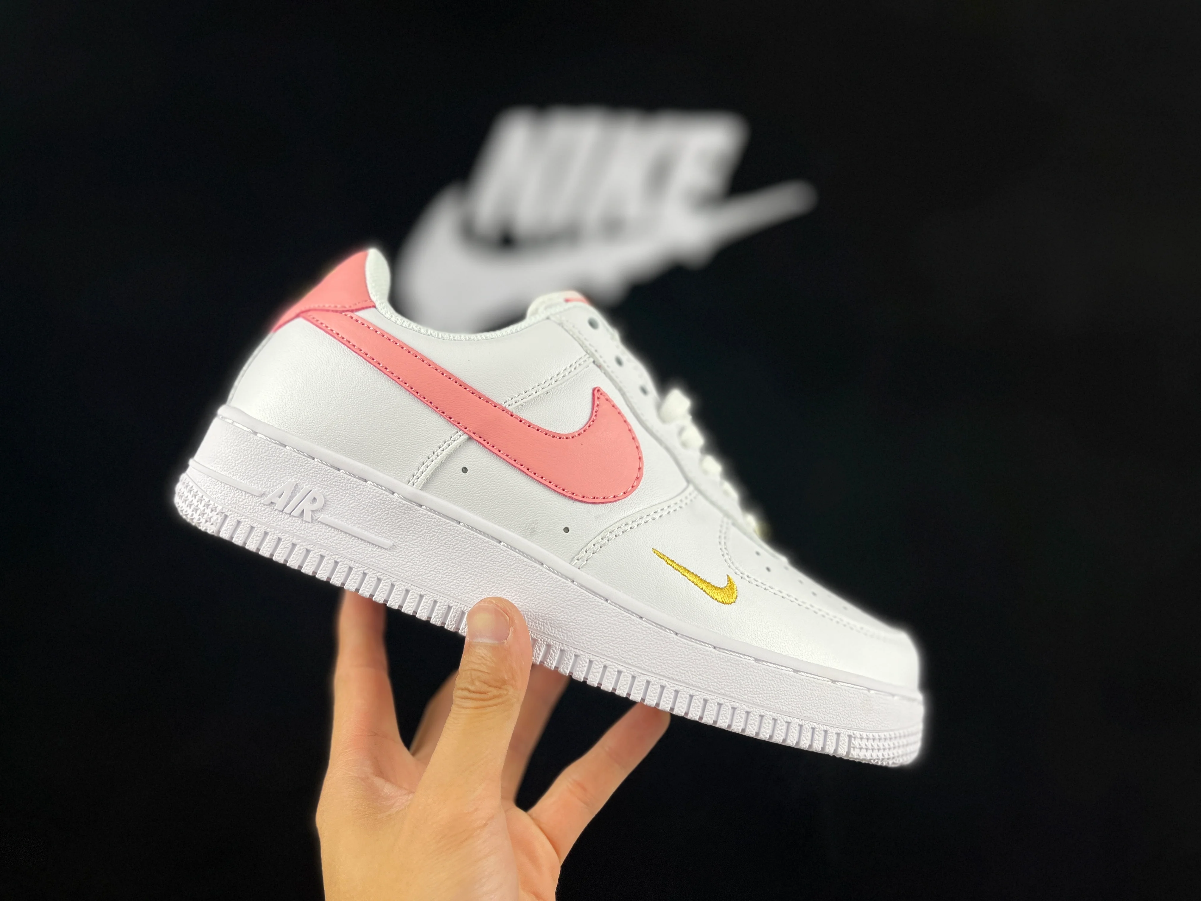 NIKE AIR FORCE 1 