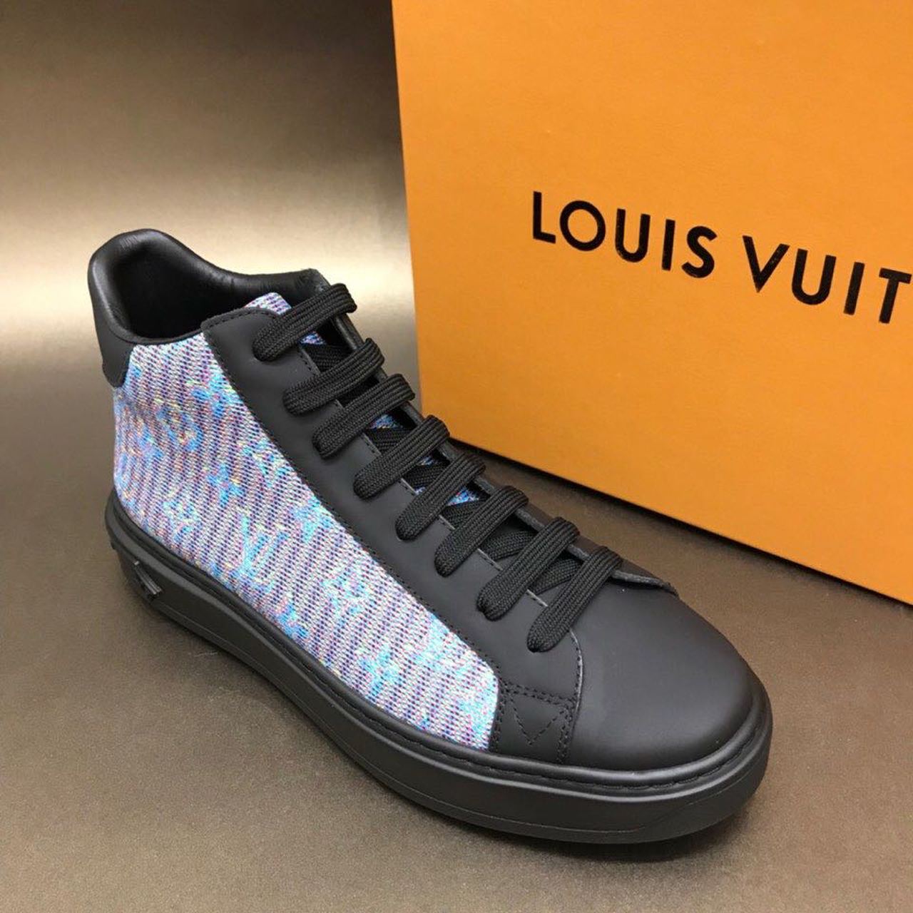 Louis Vuitton Time Out High Top Sneakers Calfskin Leather Fall/Winter Collection 1A4XYE. Blue/Black - Soul Replicas