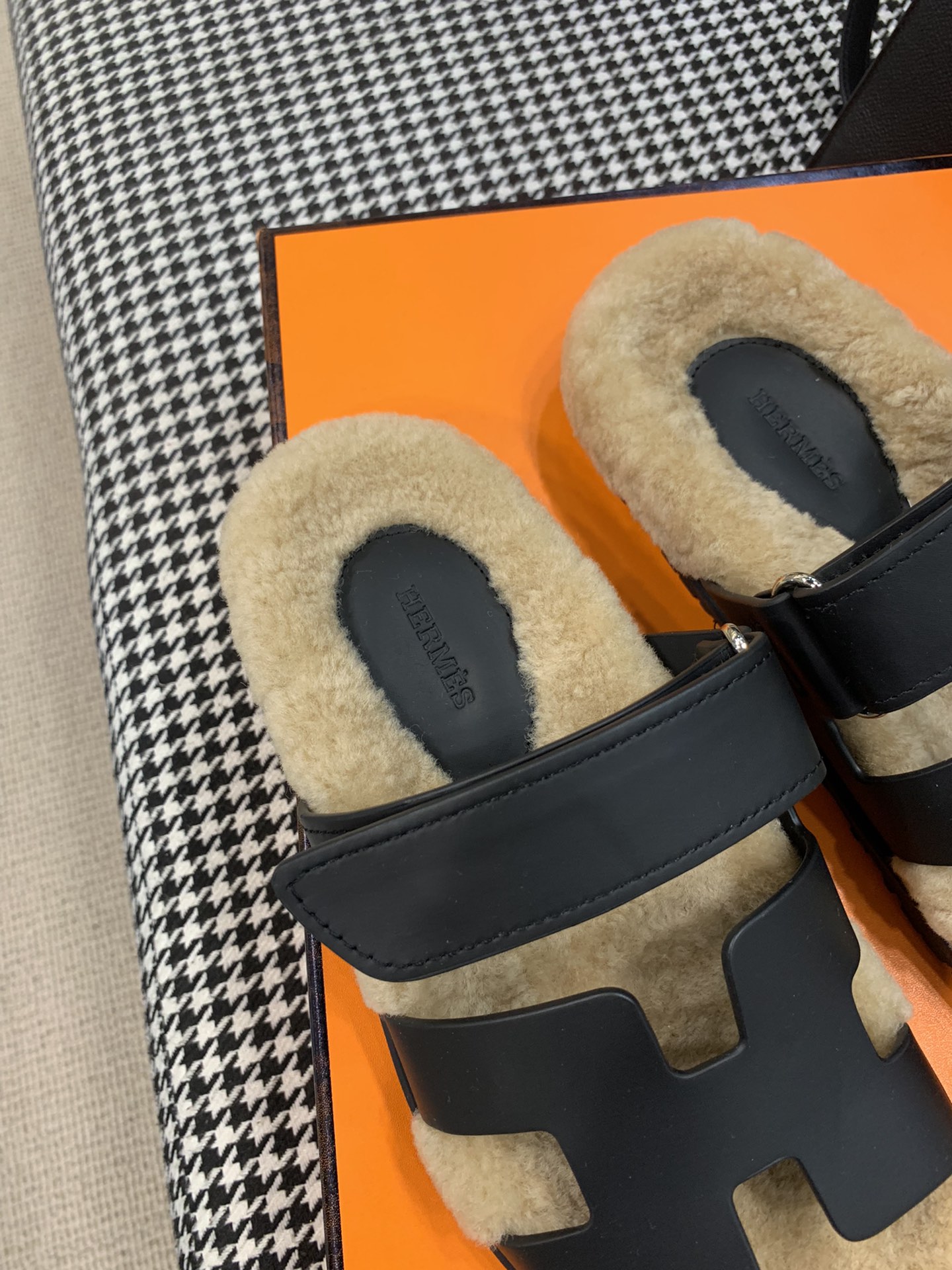 Hermes Chypre Sandal Black For Women - Soul Replicas