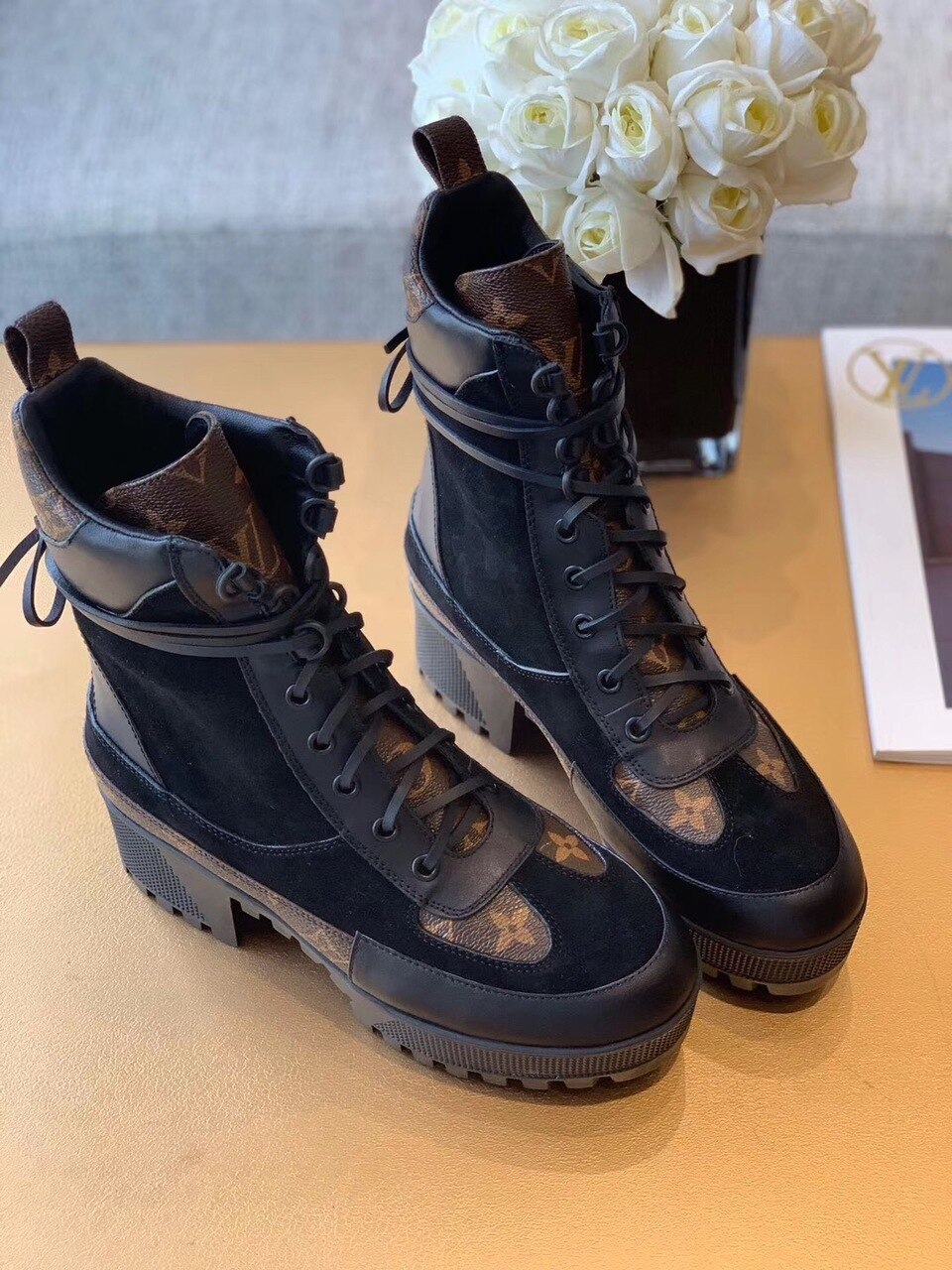 Louis Vuitton Laureate Desert Boots Calfskin Leather Fall/Winter Collection 1A4XXZ. Black/Brown - Soul Replicas